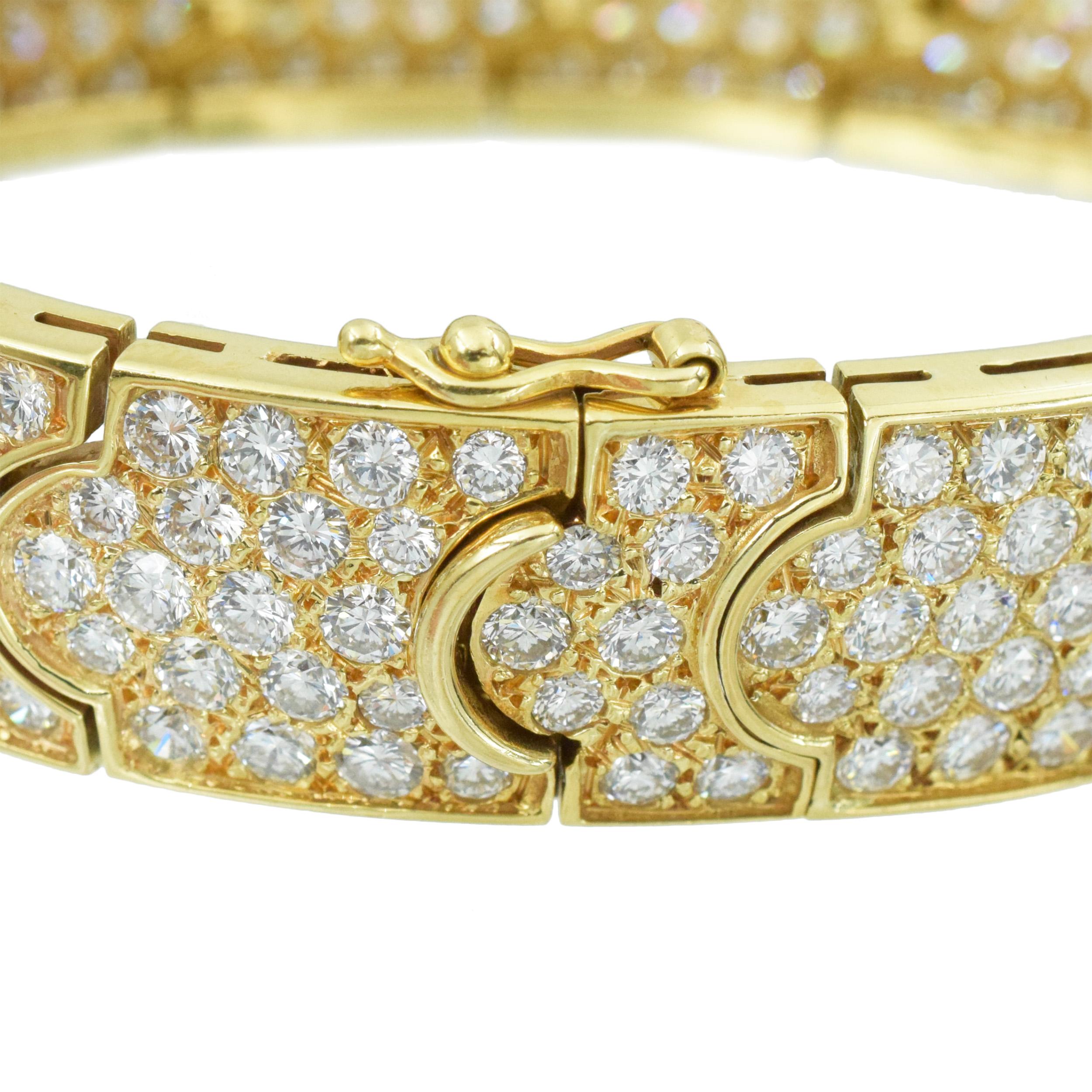 Taglio rotondo Bracciale in oro e diamanti T in vendita