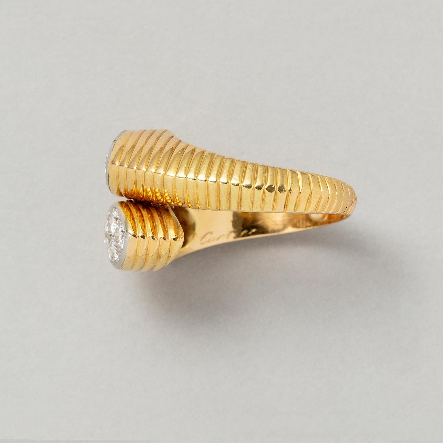 Taglio brillante Anello Cartier Toi et Moi in oro e diamanti in vendita