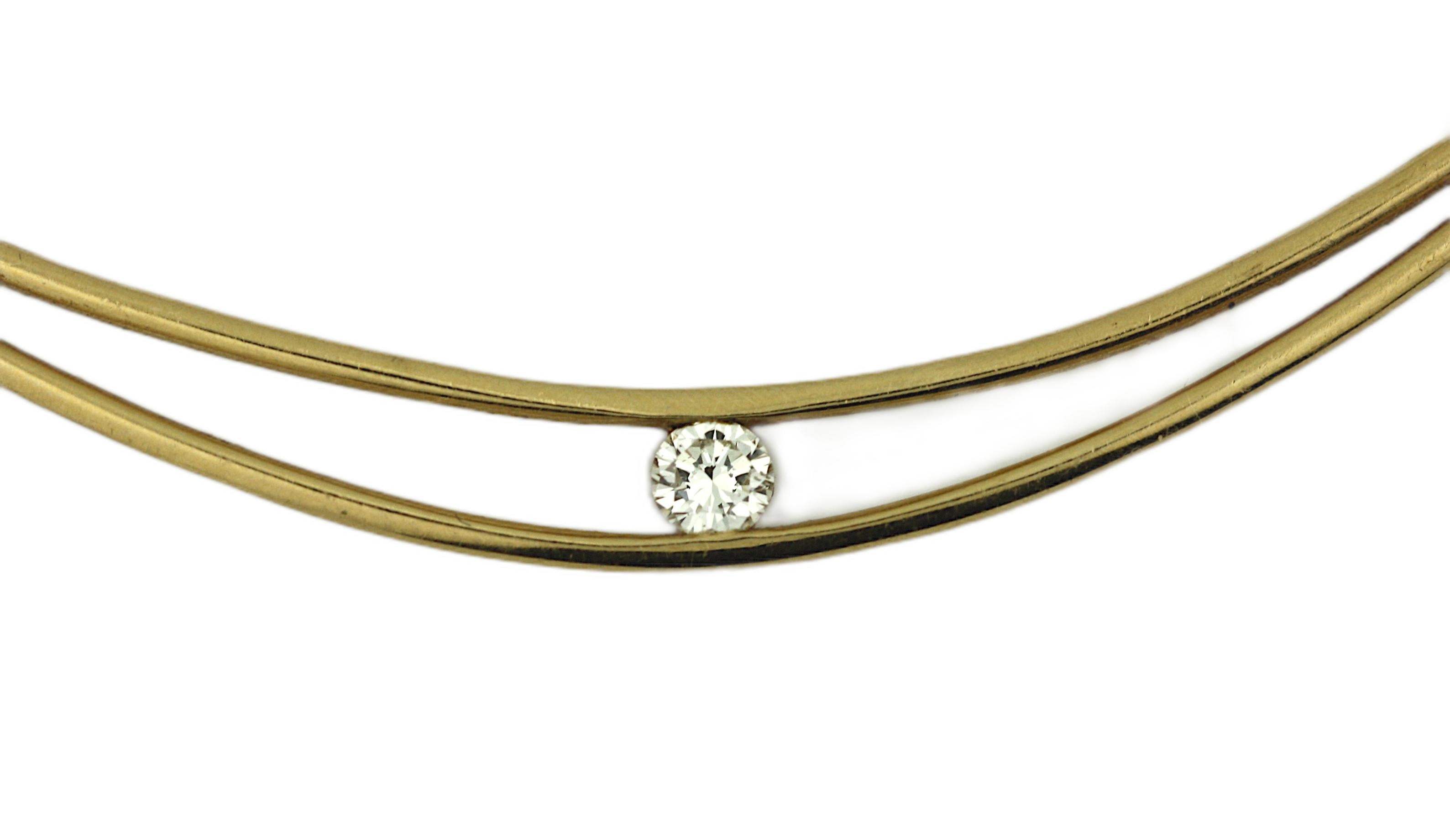 Halskette aus Gold und Diamanten 
Ausgestattet mit einem einzelnen, zentrierten Diamanten
Messung 7 Zoll, 14KT