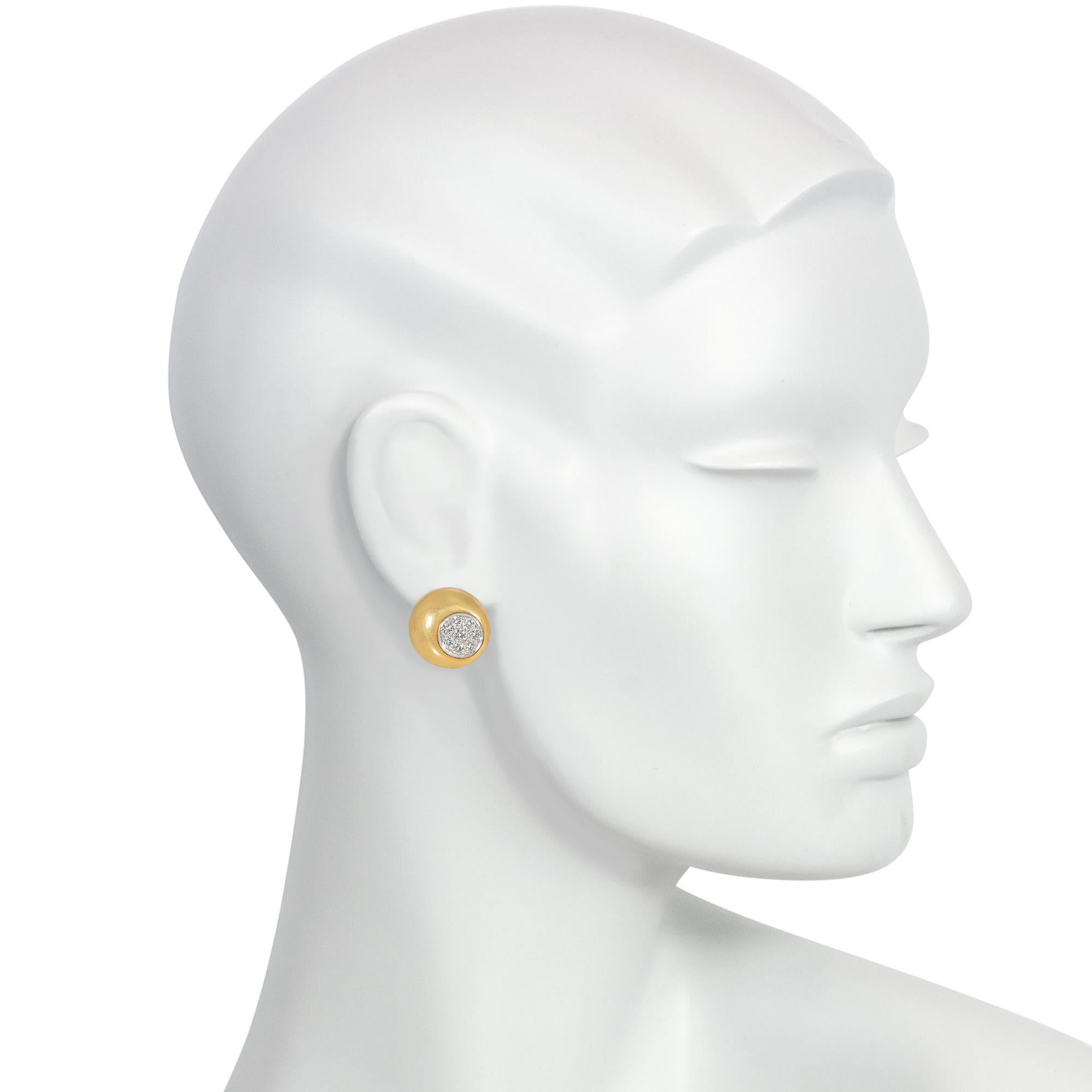 Boucles d'oreilles convexes en or et diamants Bon état - En vente à New York, NY
