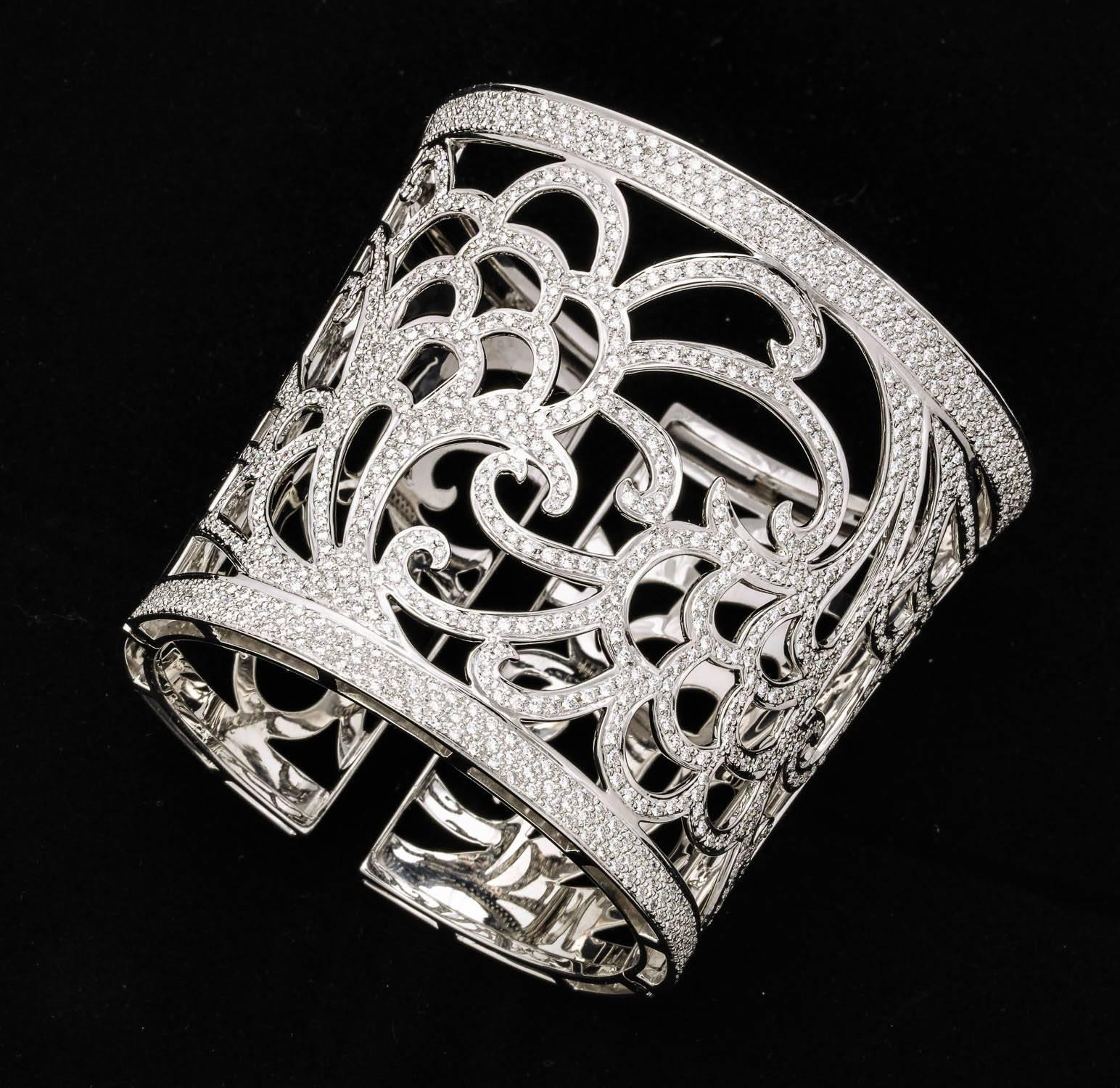 Contemporain Bracelet manchette en or et diamant en vente