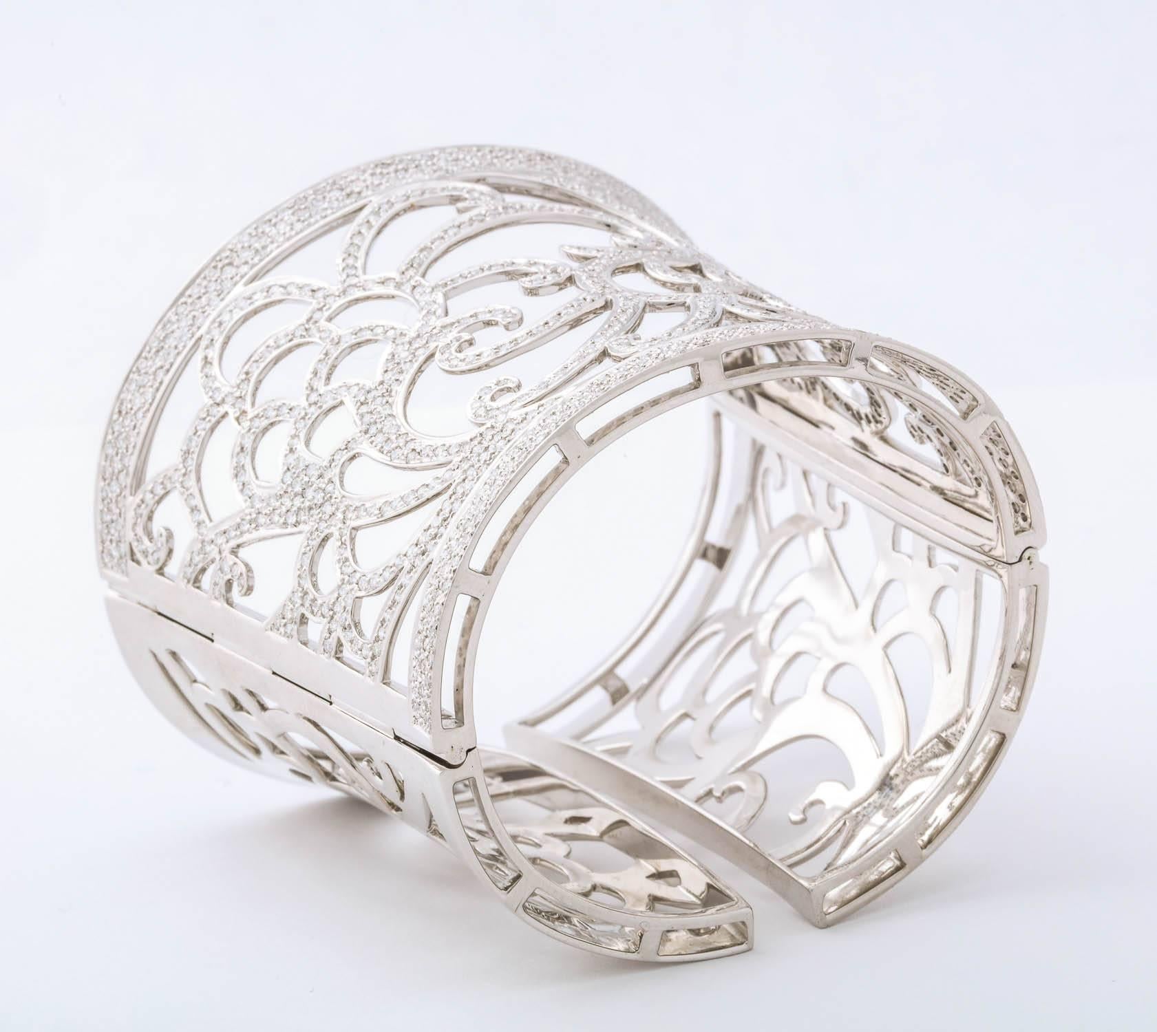 Bracelet manchette en or et diamant Neuf - En vente à New York, NY