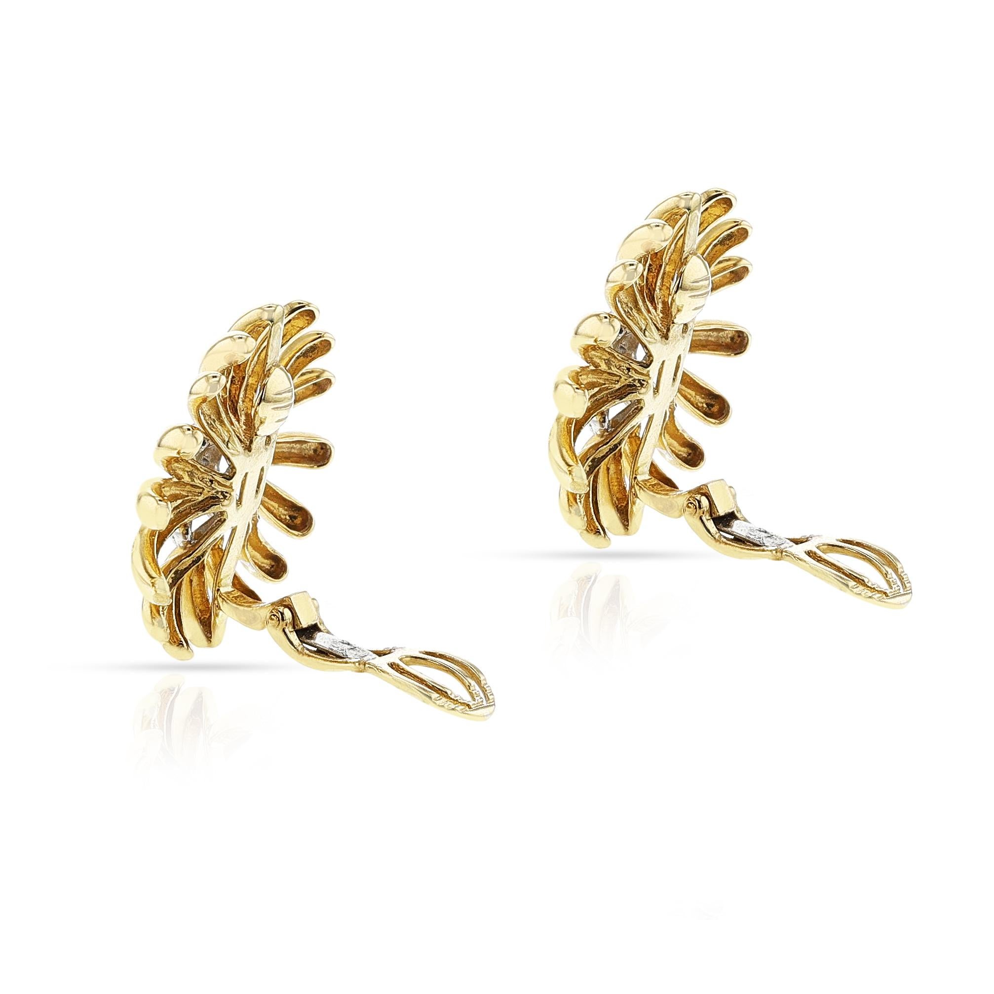 Boucles d'oreilles fleurs en or et diamants, 18 carats Excellent état - En vente à New York, NY