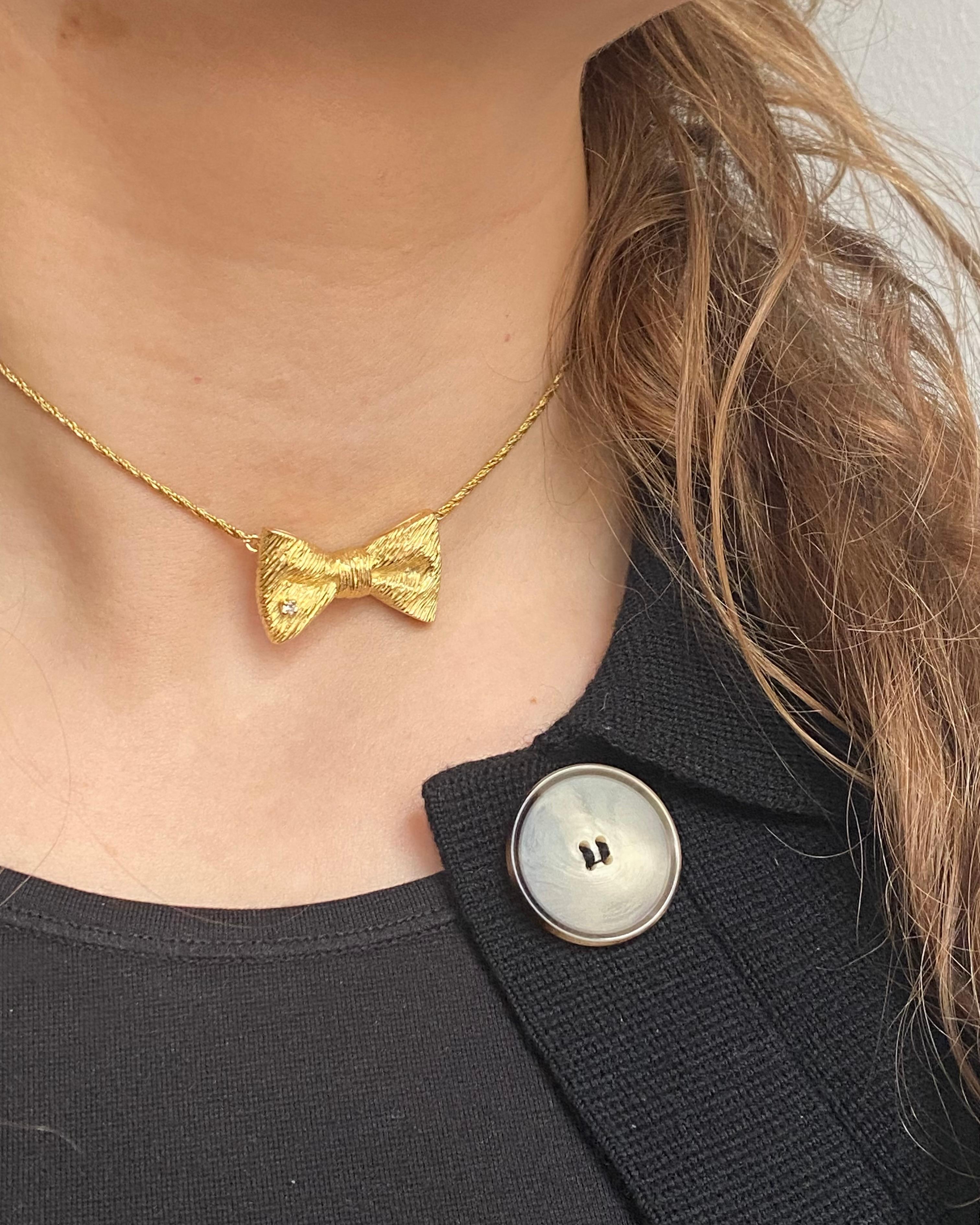 Gold and Diamond Fred Paris Bow Necklace In Good Condition In Amsterdam, NL