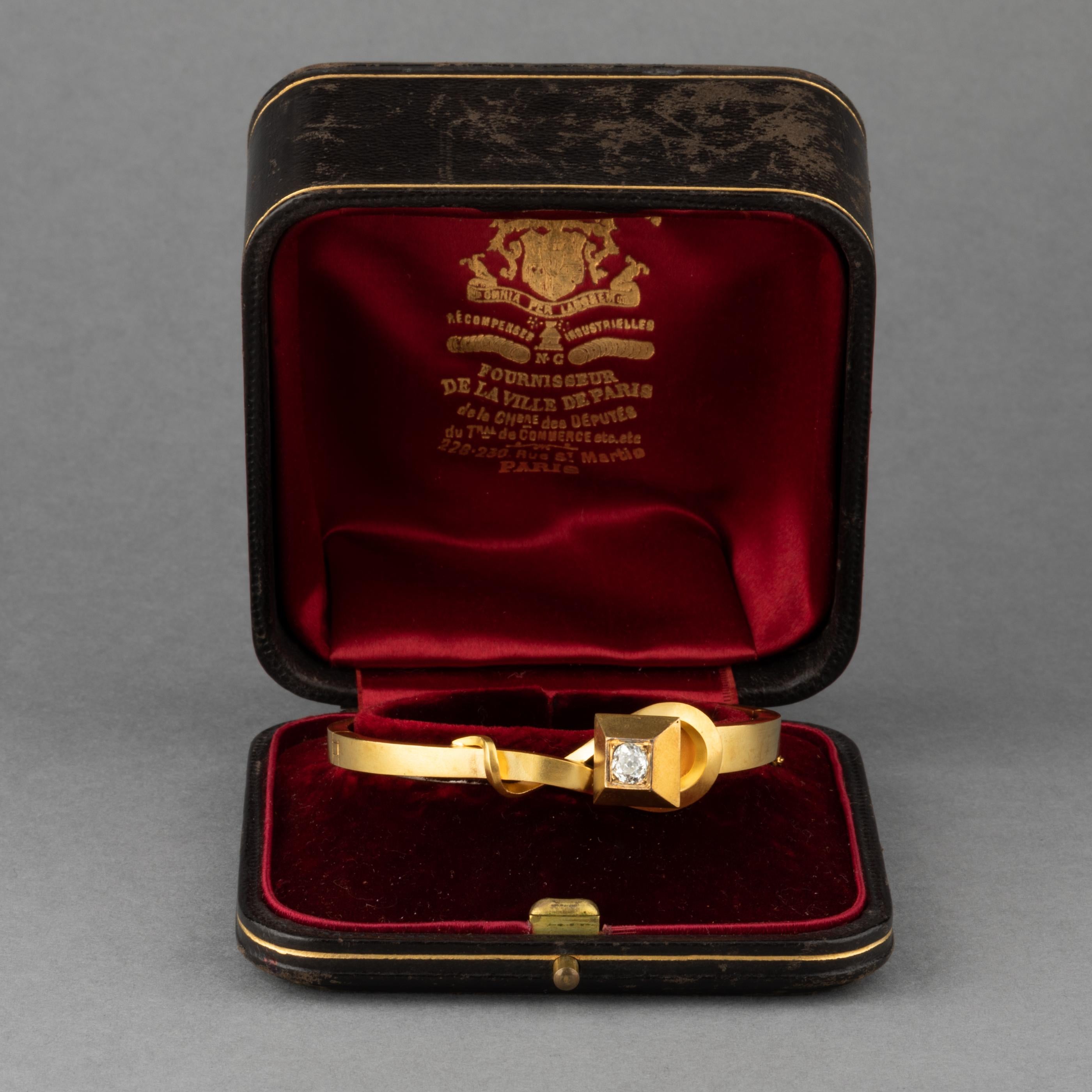 A very beautiful jewel, made in France. circa 1870/1880 by Constantin Detouche, in its original boxe.
It is made in yellow gold 18 k and set with with a quality Old European cut diamond of approximately 0.55 carats. Hallmarks for gold; eagle head