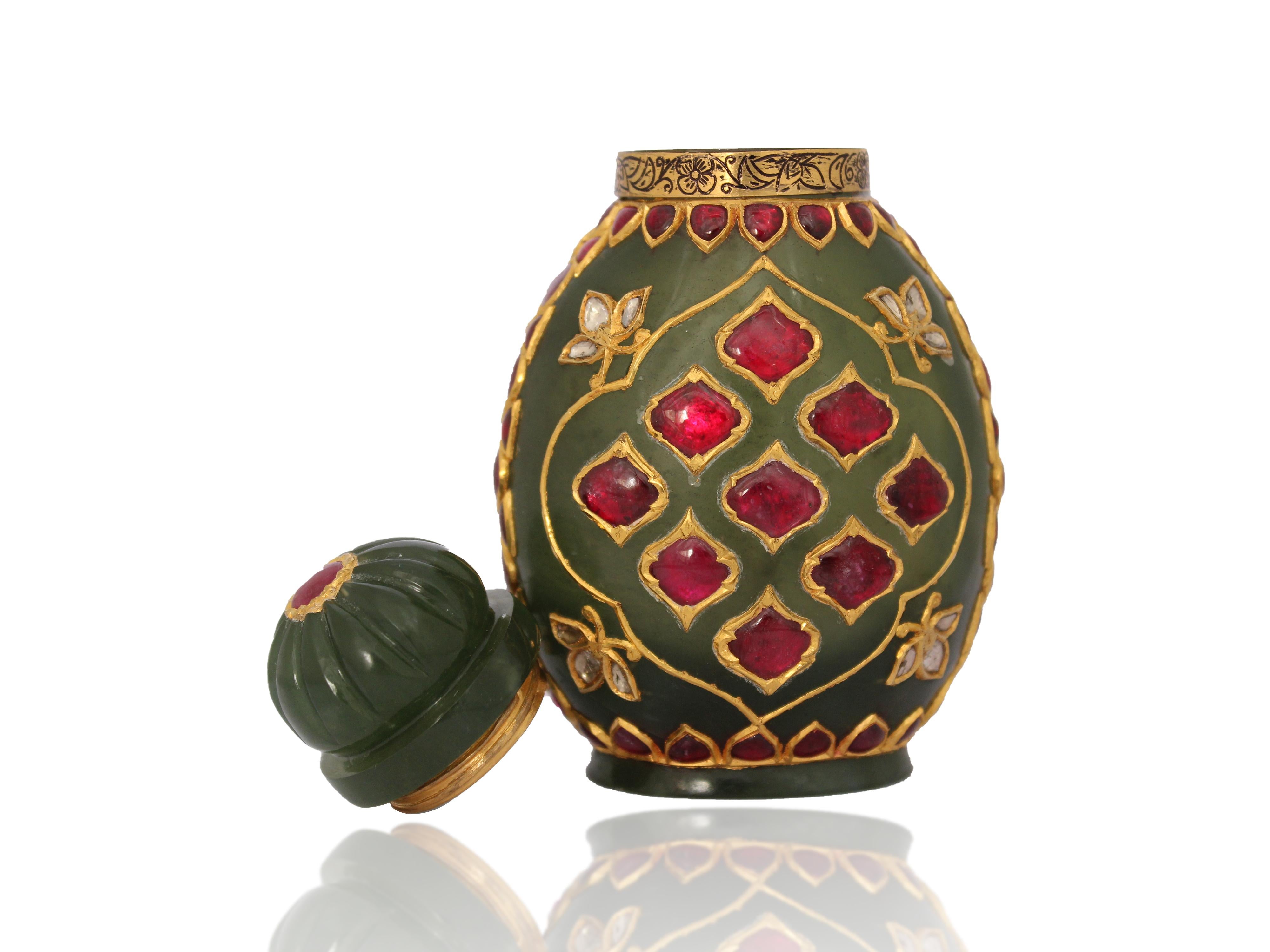 Uncut Gold and Diamond Inlay Mughal Jade Whiskey Flask For Sale