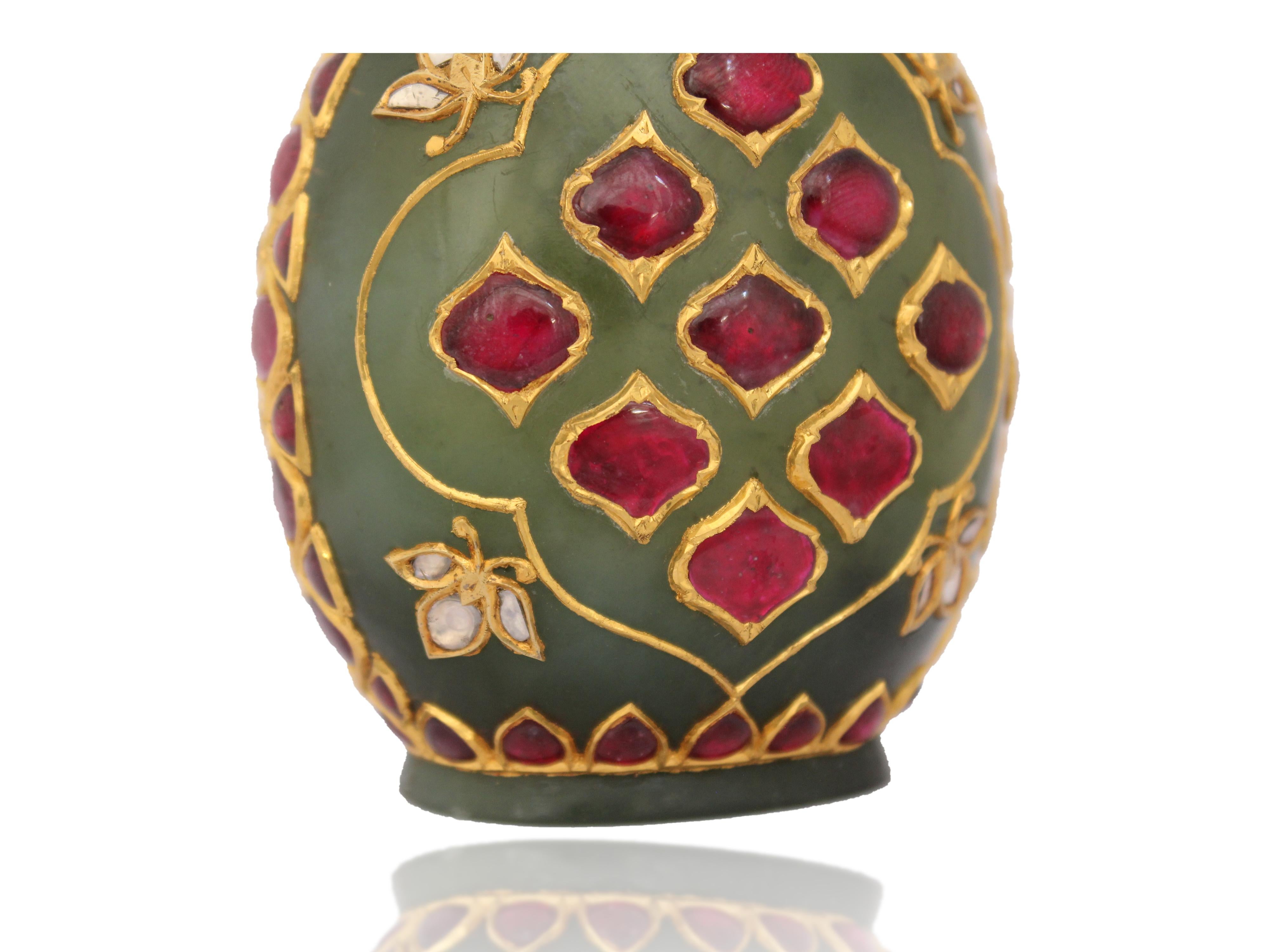 Gold and Diamond Inlay Mughal Jade Whiskey Flask For Sale 2