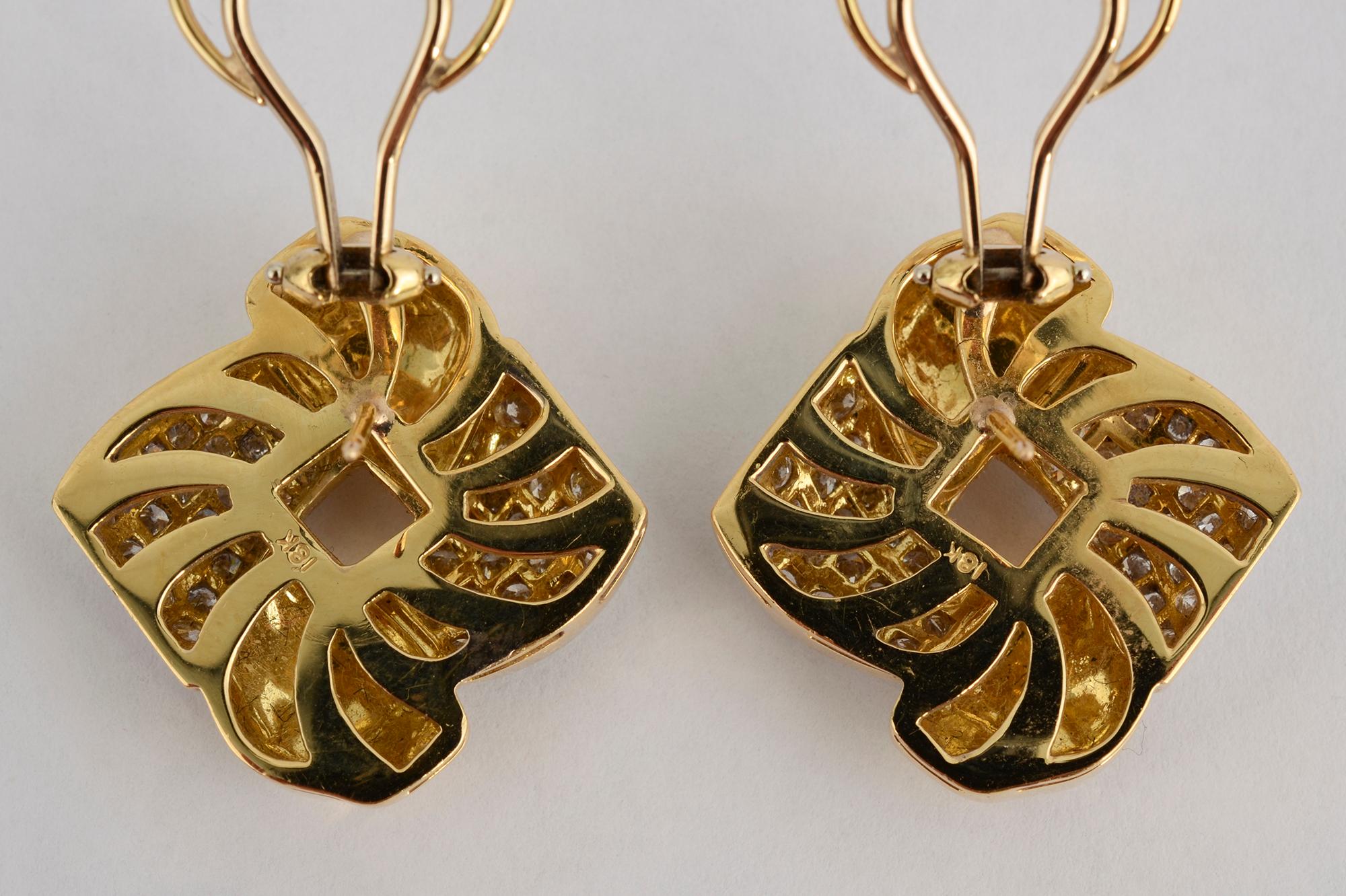 Gold and Diamond Lattice Pattern Earrings In Excellent Condition For Sale In Darnestown, MD