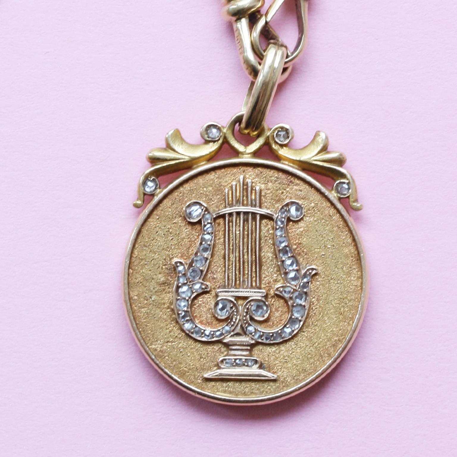 A large gold locket decorated with a lyre in rose cut diamonds, the lyre was Apollo or Orpheus attribute and it is the symbol for poets and for harmony, American, circa 1900, in its original case.

weight: 16.35 grams
dimensions: 4.5 x 3 cm