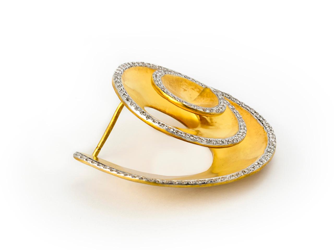 Gold and diamond ( weighing 1.29cts - G-H-I, SI) earring is a Nautilus design by Umrao. 