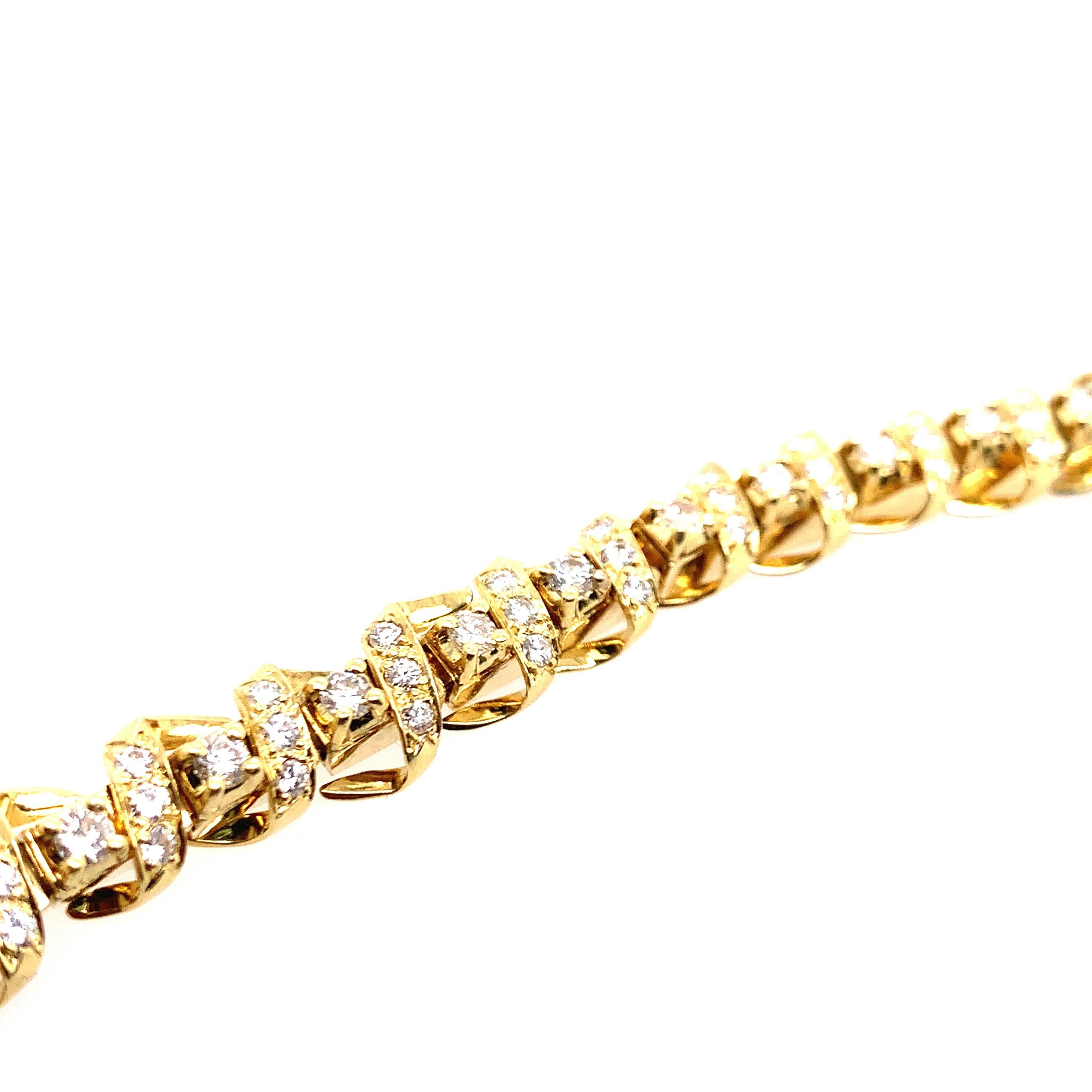 Gold and Diamond Necklace In Excellent Condition For Sale In New York, NY
