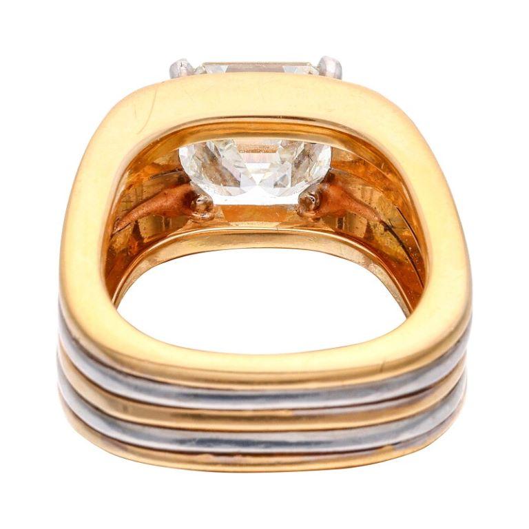 GIA Certified 3.51 Cts Gold and Diamond Ring In New Condition For Sale In New York, US