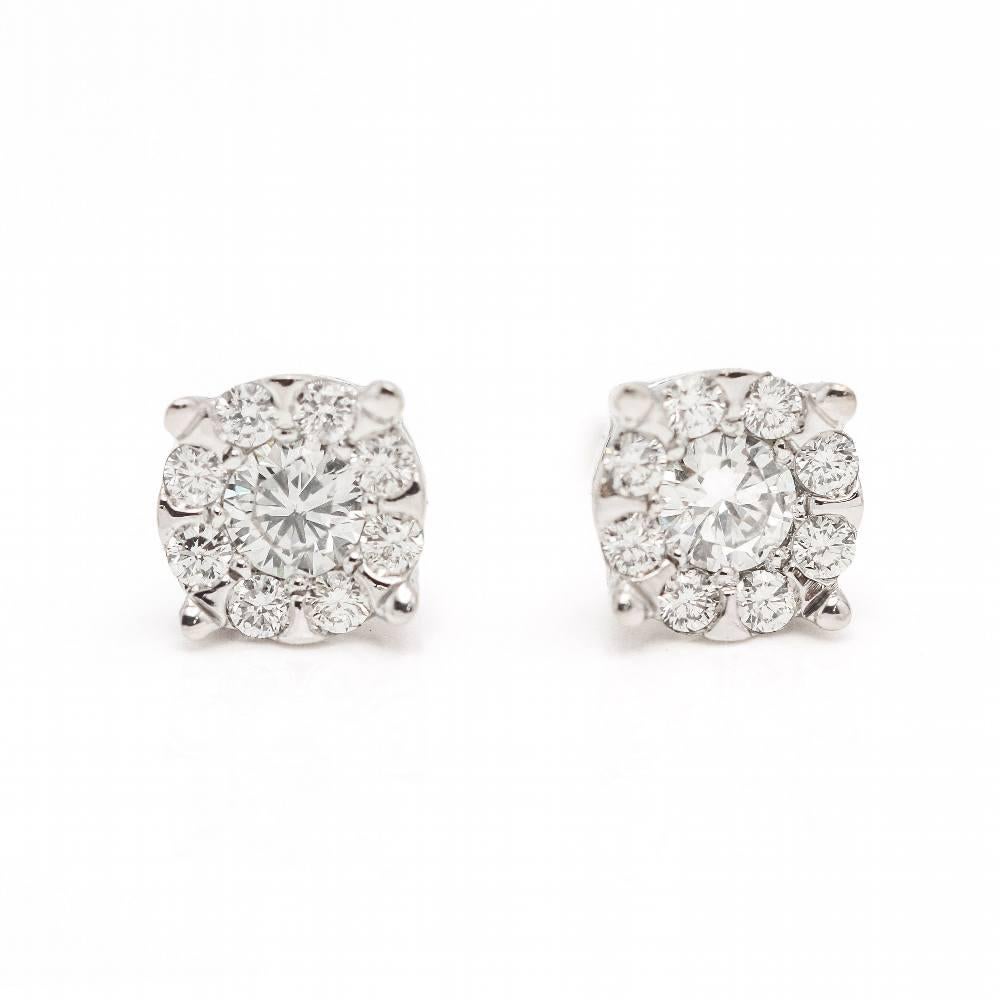 Ohrringe aus Gold und Diamanten mit Rosette  18x Diamanten im Brillantschliff mit einem Gesamtgewicht von 0,54 ct in G/VS-Qualität  18kt Weißgold  1,90 Gramm.  Größen: Breite 7 mm  Brandneuer Artikel nur im Internet erhältlich  Ref.: D363095CG