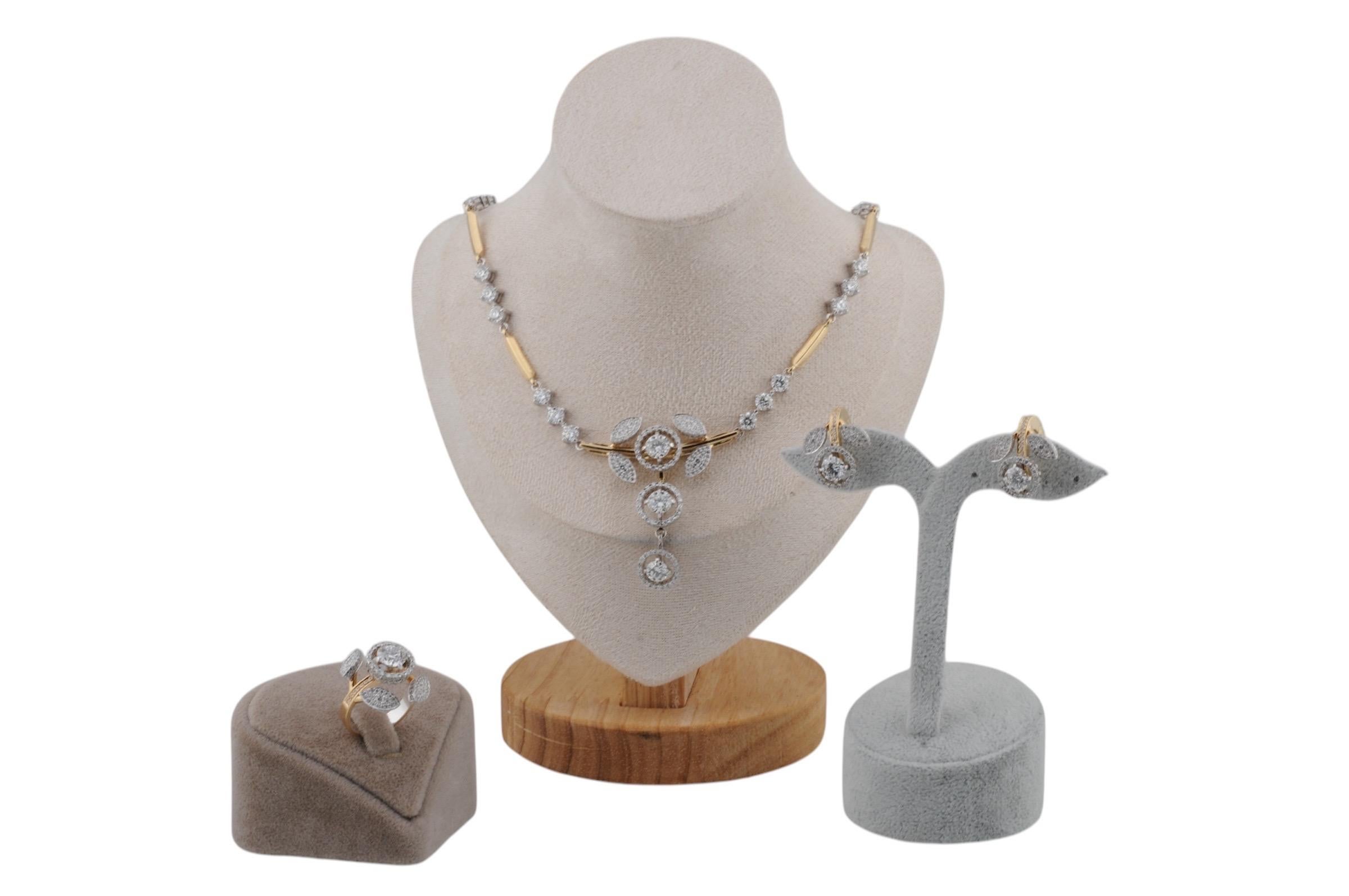 Estetismo Set di oro e diamanti - Collier, orecchini e anello in vendita