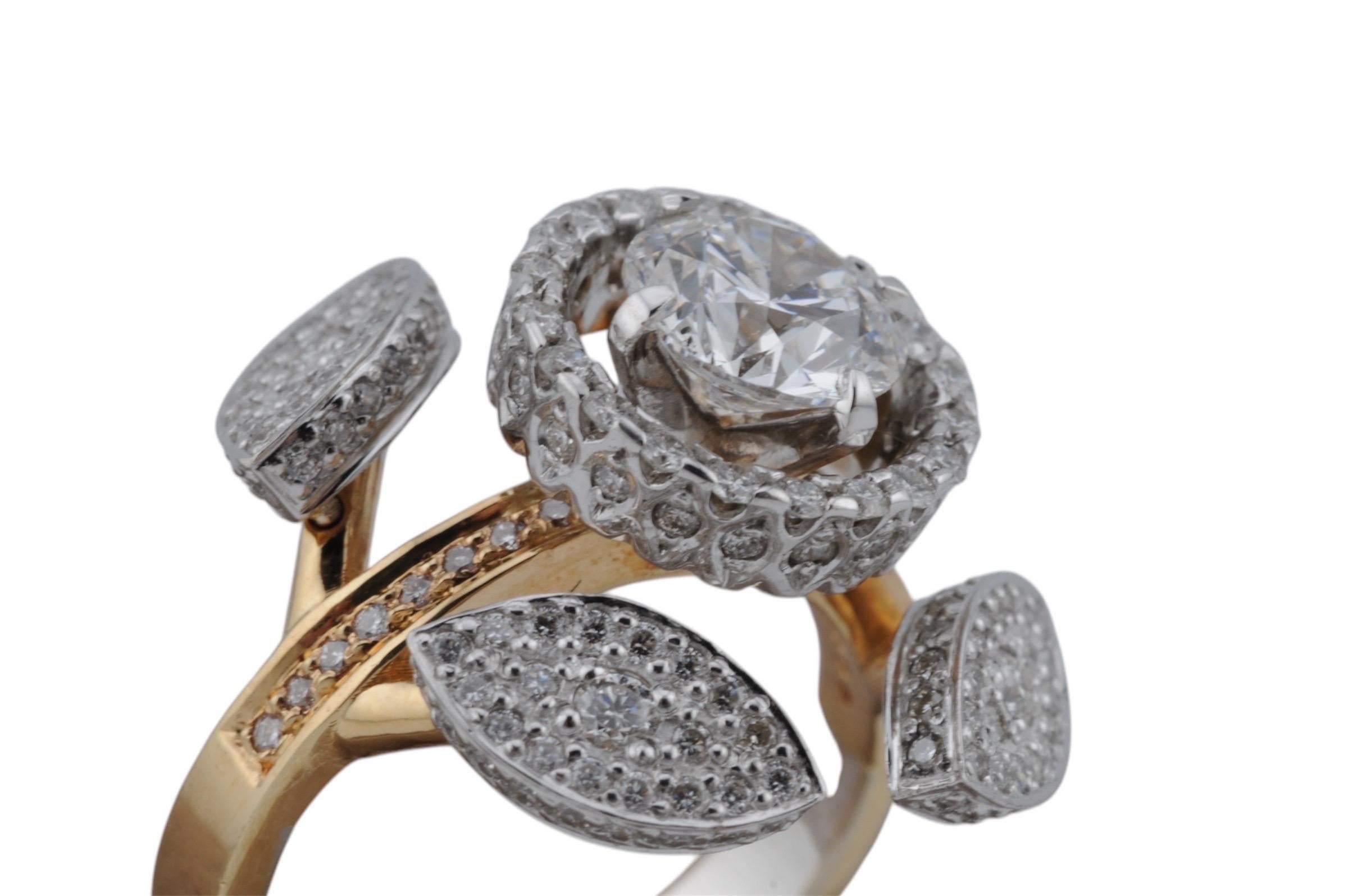 Set di oro e diamanti - Collier, orecchini e anello in vendita 3