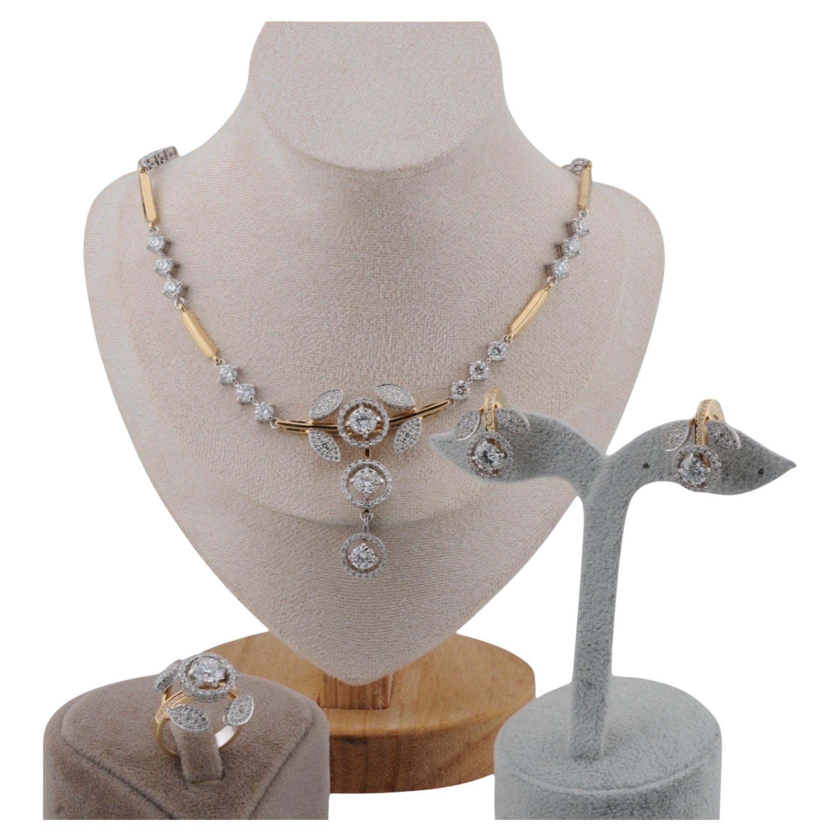 Set di oro e diamanti - Collier, orecchini e anello