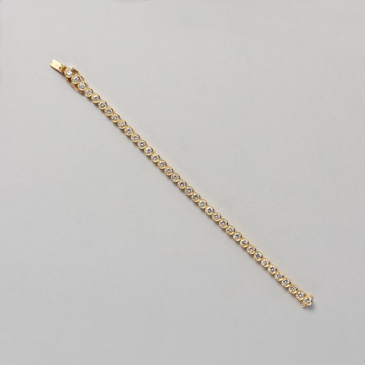 Bracciale da tennis in oro giallo 18 carati con 36 diamanti taglio brillante (circa 5,4 carati H. H. J., Vs1-Si2), tutti incastonati in Germania, circa 1980.
peso: 21,5 g
Dimensioni: 18,5 x 0,4 cm
