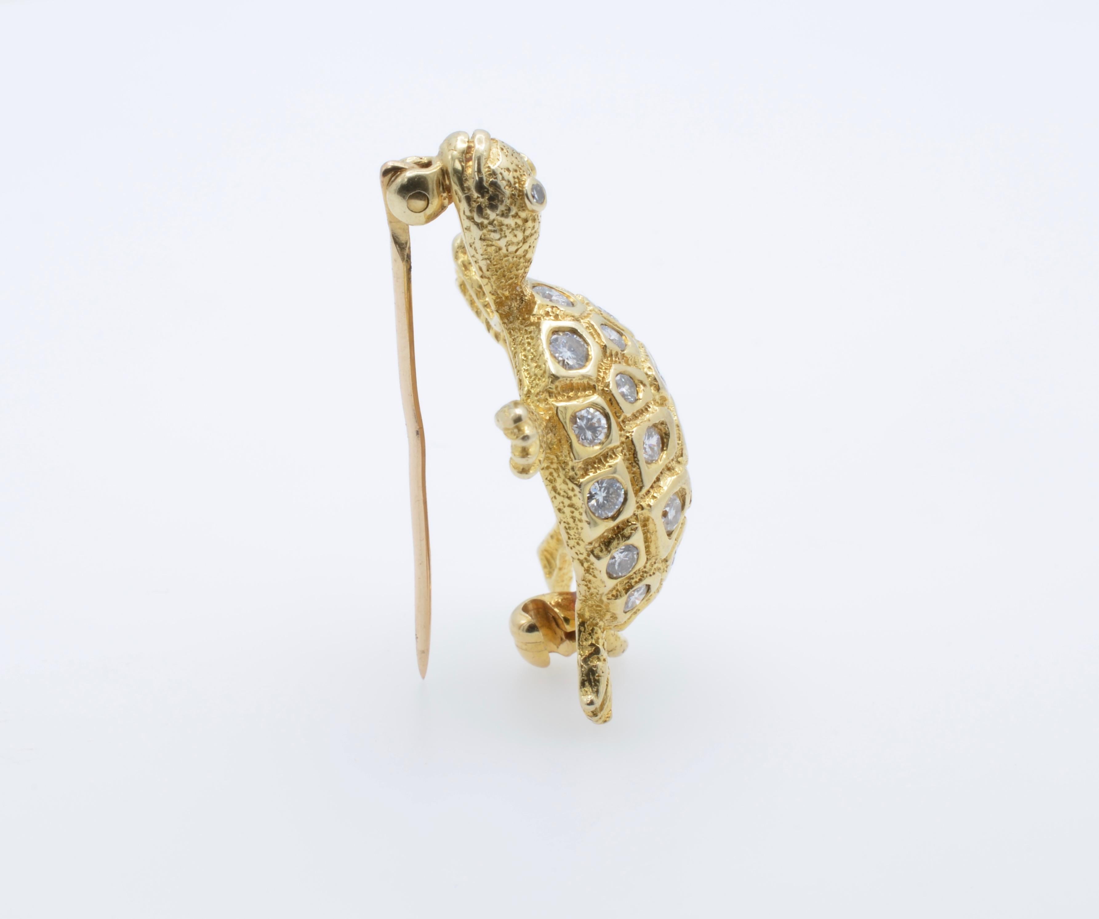 Moderniste Broche tortue en or et diamants, 1970 en vente