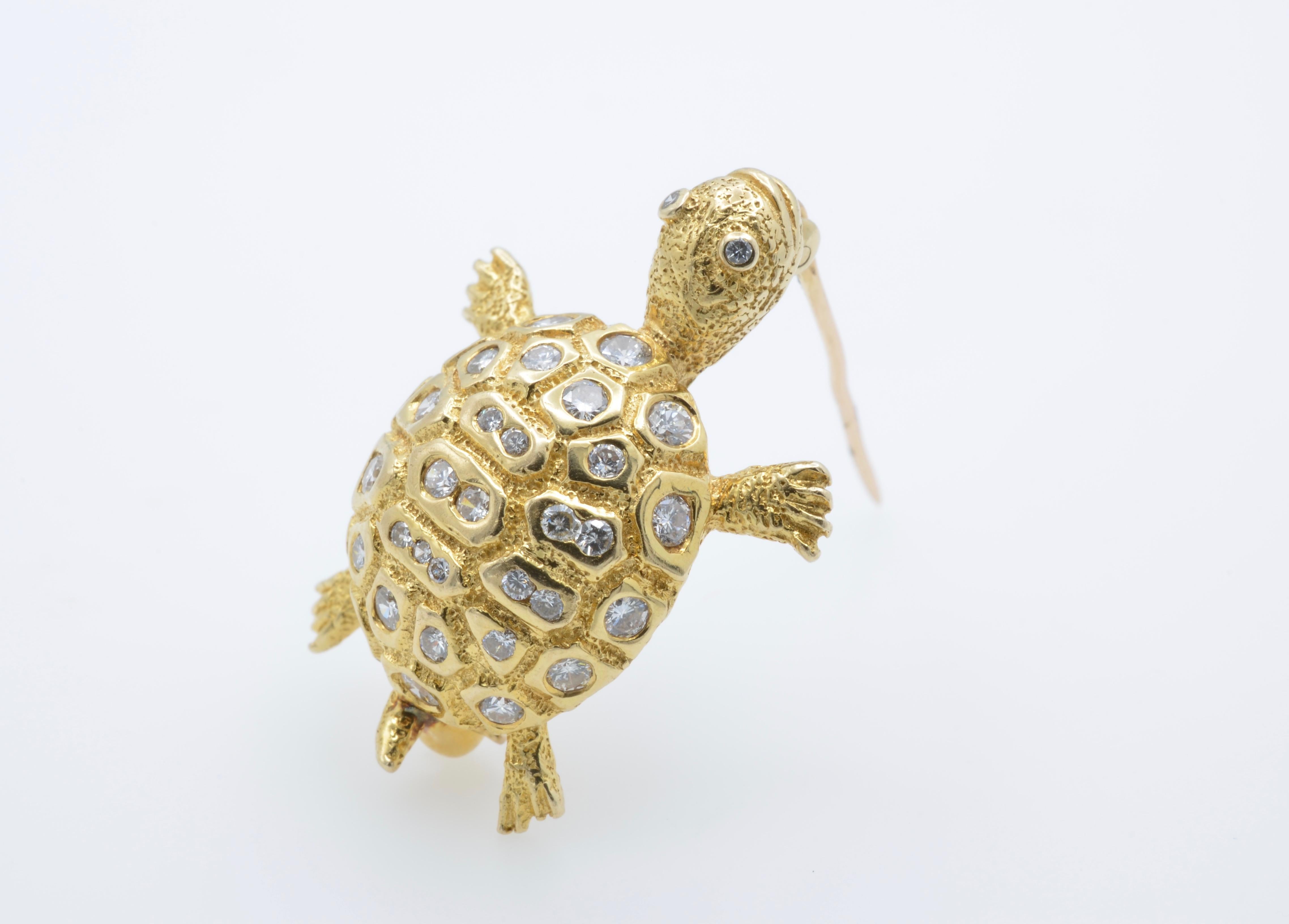 Gold and Diamond Turtle Brooch, 1970 In Excellent Condition For Sale In Berkeley, CA