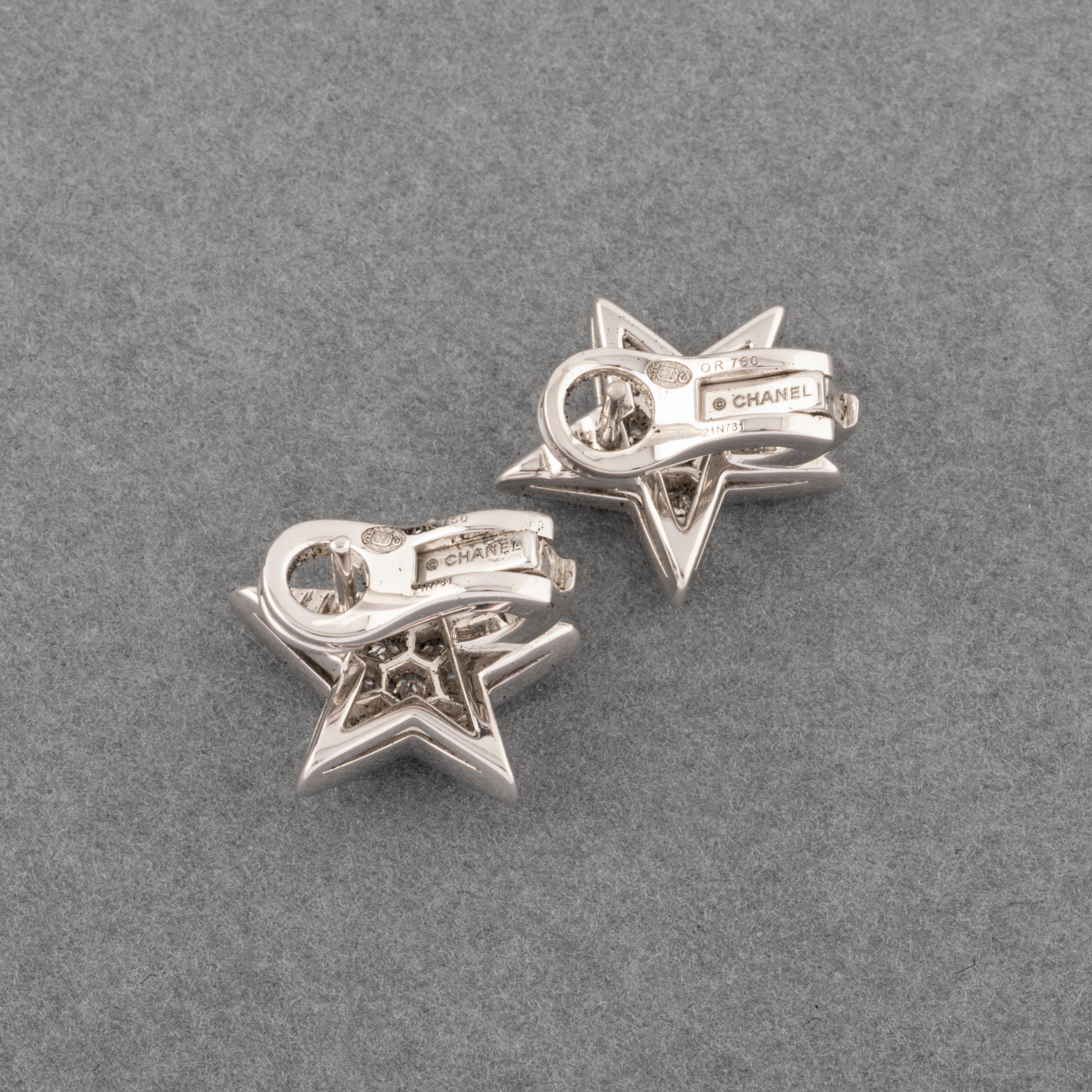 Gold and Diamonds Chanel Star Earrings In Good Condition In Saint-Ouen, FR