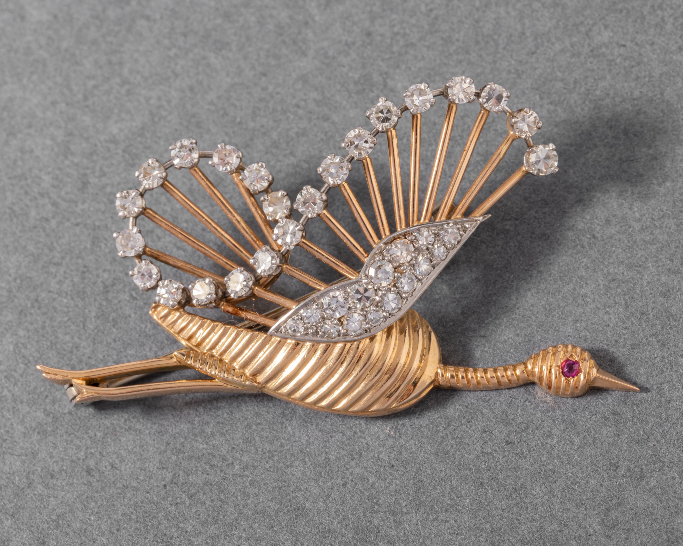 Gold and Diamonds French Vintage Bird Brooch In Good Condition For Sale In Saint-Ouen, FR
