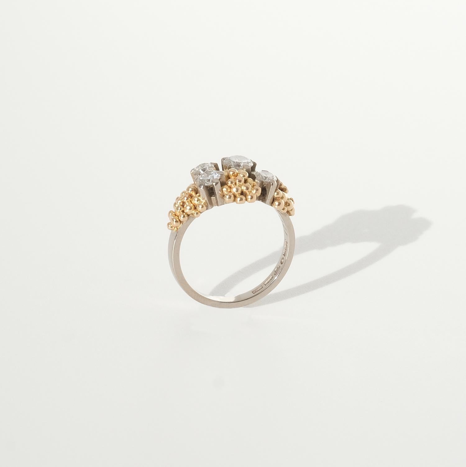 Ring aus Gold und Diamanten von Claës Giertta Hergestellt 1987 in Schweden (Brillantschliff) im Angebot