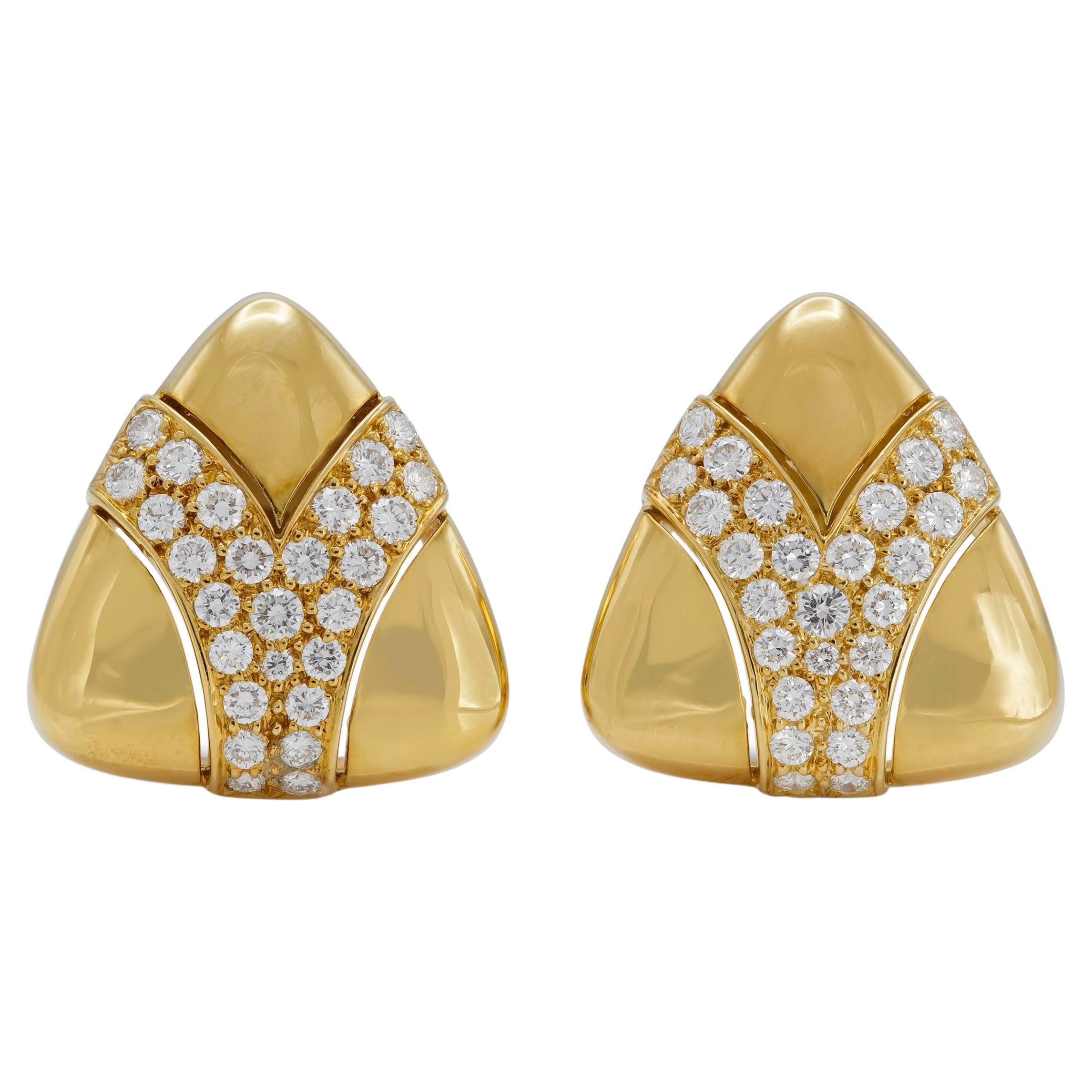 Boucles d'oreilles triangulaires or et diamants en vente