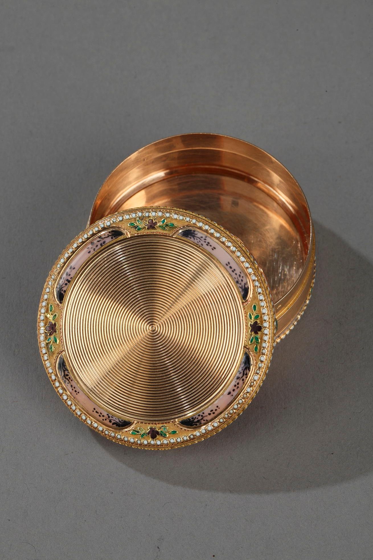Women's or Men's Gold and Enamel 18th Century Circular Box