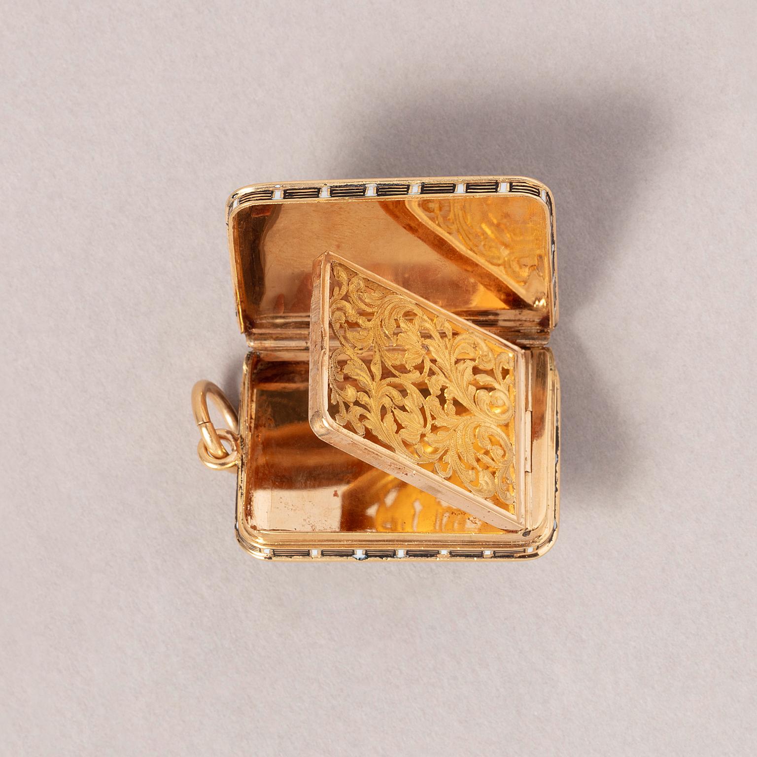 Gold and Enamel French Vinaigrette Pendant In Good Condition In Amsterdam, NL