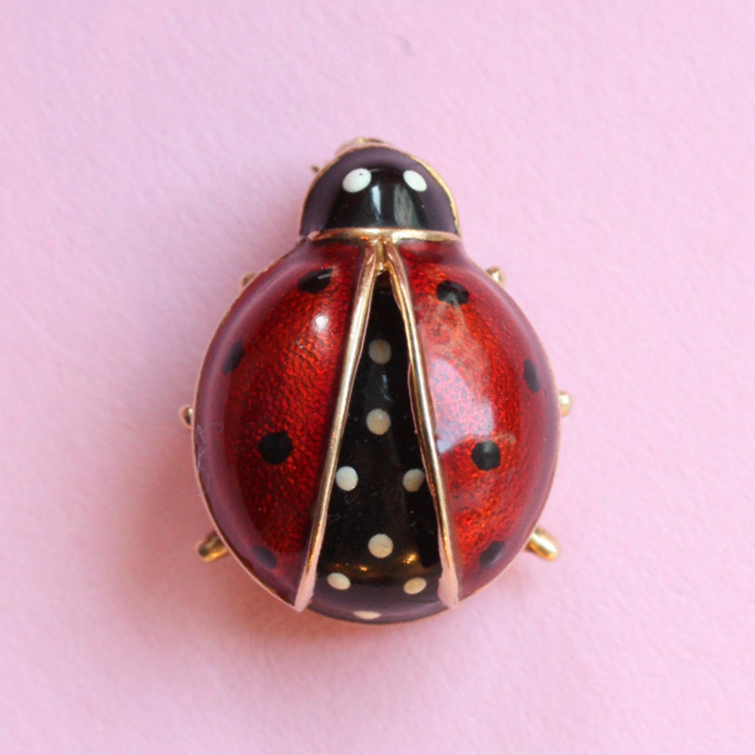 Gold and Enamel Ladybird Brooch In Good Condition In Amsterdam, NL