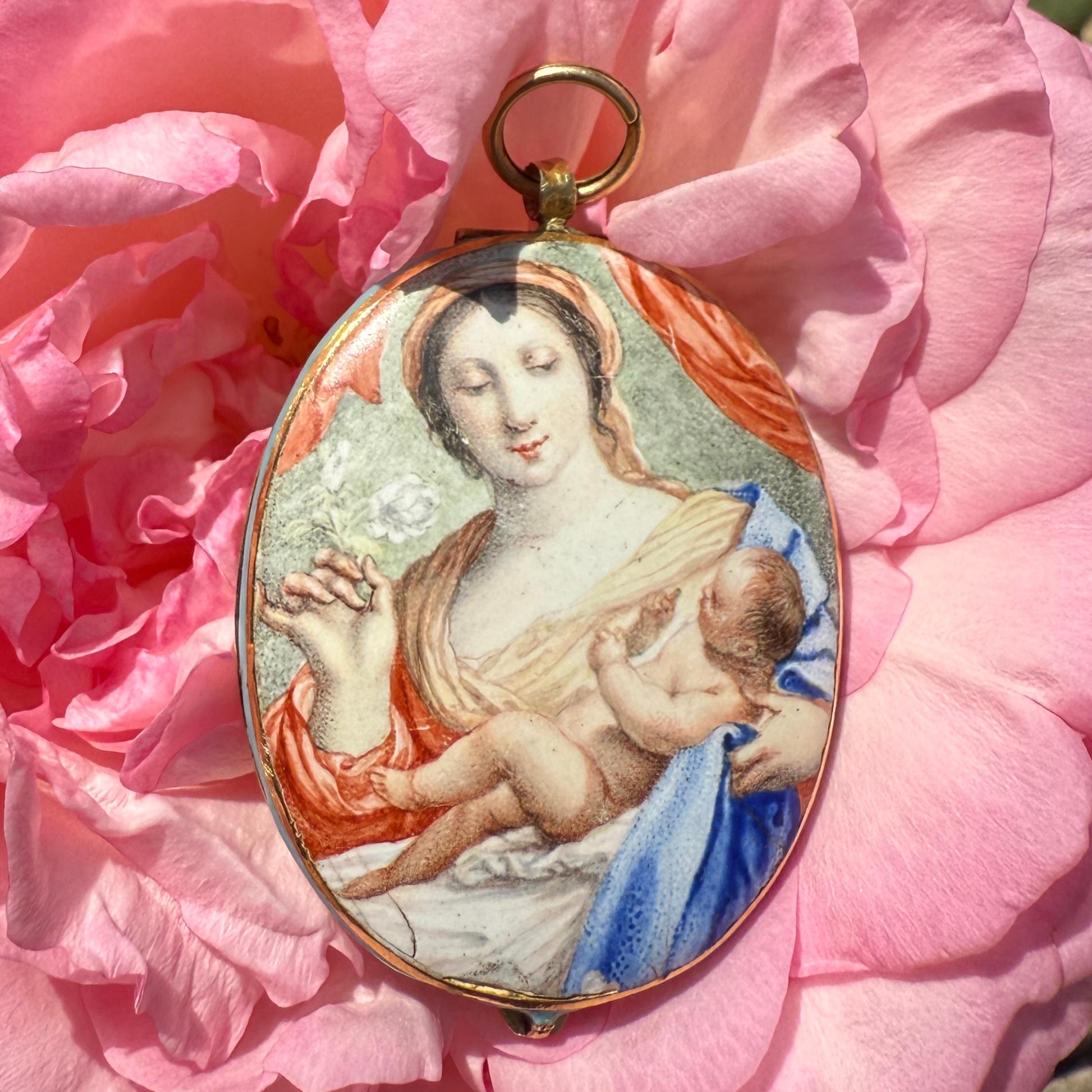 Gold and Enamel Pendant Depicting the Virgin and Child. French, 17th century For Sale 7