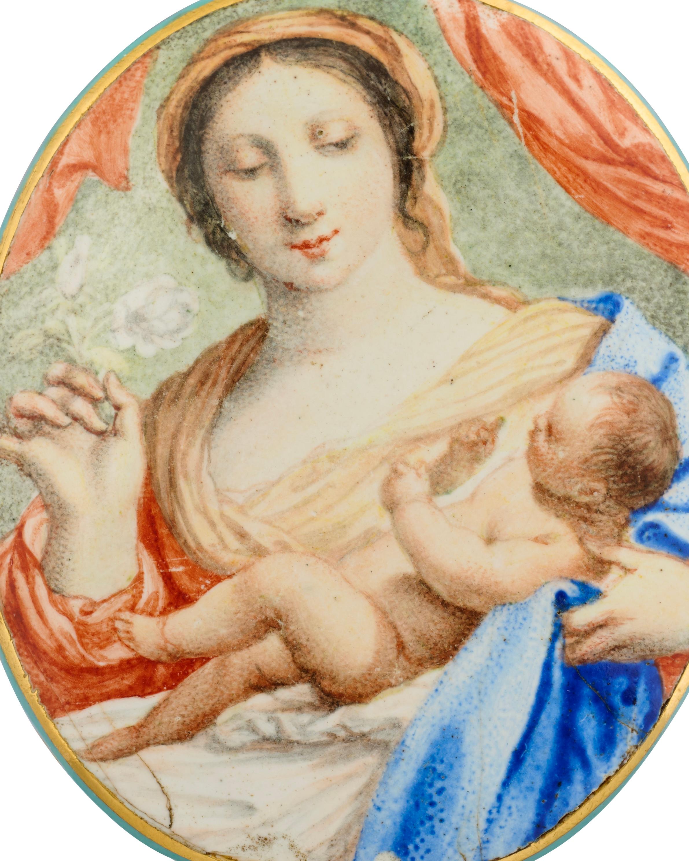Gold and Enamel Pendant Depicting the Virgin and Child. French, 17th century In Good Condition For Sale In London, GB