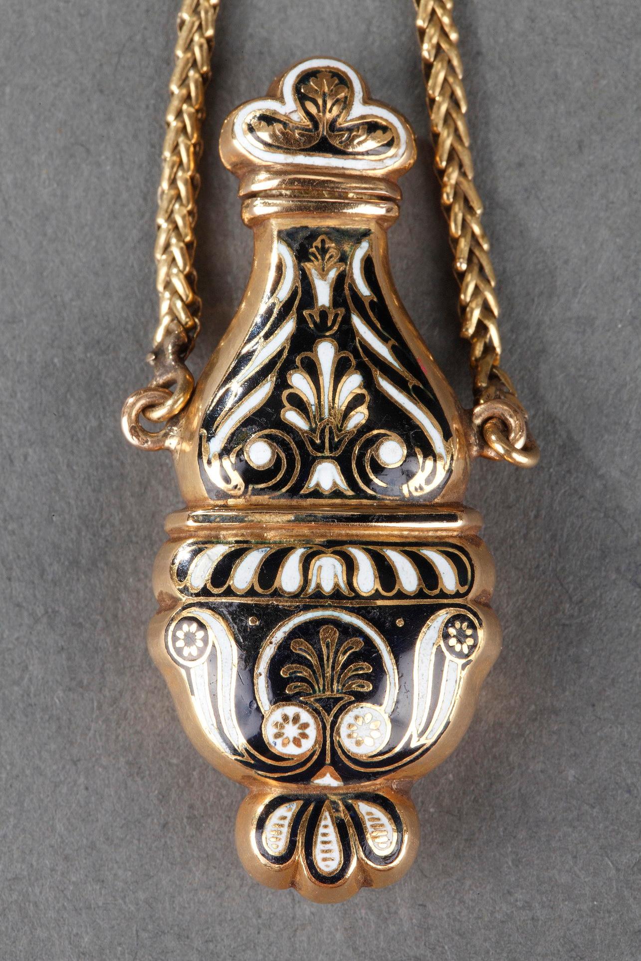 Parfümflasche aus Gold und Emaille, Restaurationszeitalter, ca. 1830-1840 im Zustand „Gut“ im Angebot in Paris, FR