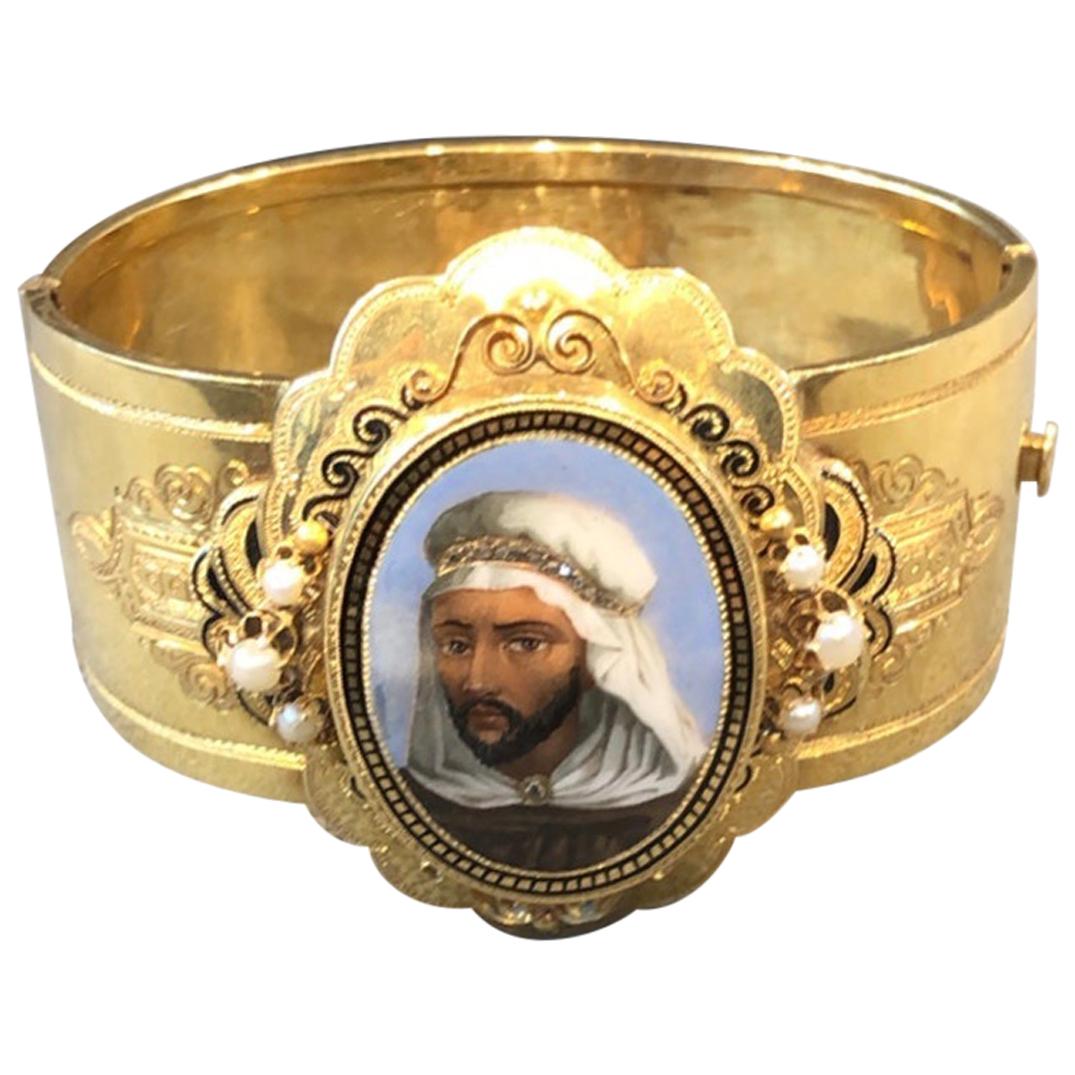 Gold und Emaille Portrait Manschettenarmband im Angebot