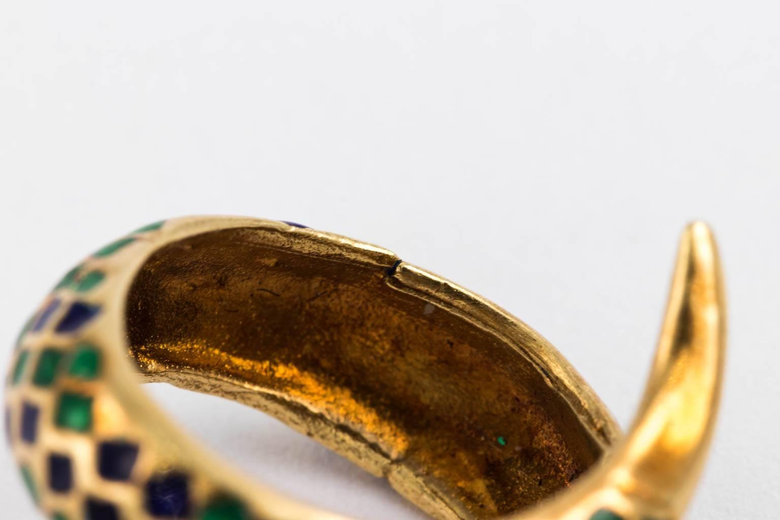 Gold and Enamel Serpent Ring In Excellent Condition For Sale In St.amford, CT