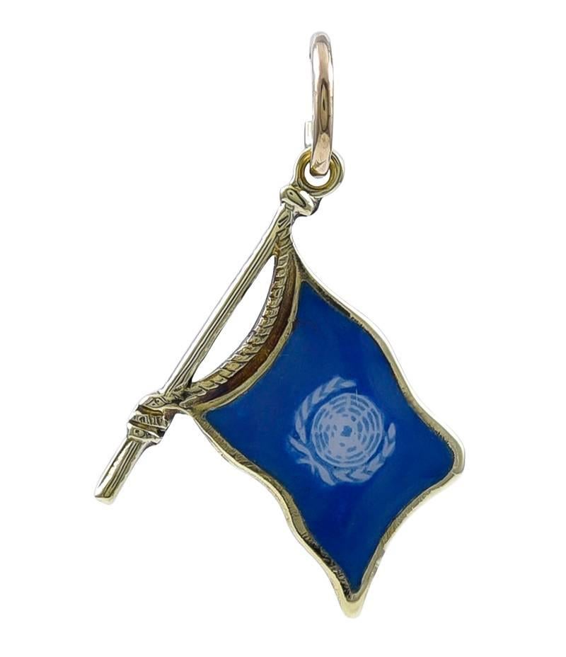 Gold and Enamel United Nations Charm In Excellent Condition In New York, NY