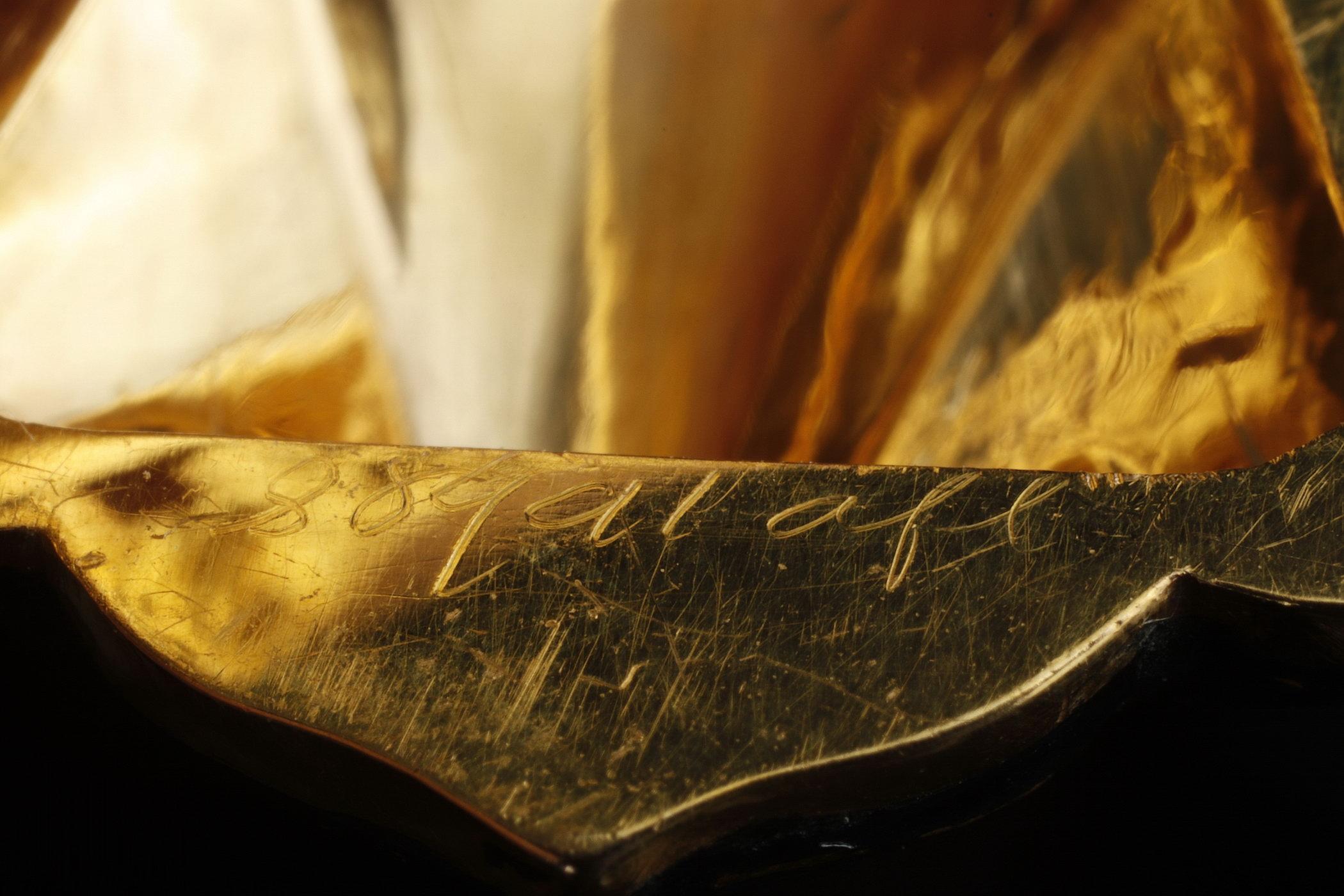 Gold and Enamel Vinaigrette, Mid-19th Century Work For Sale 6