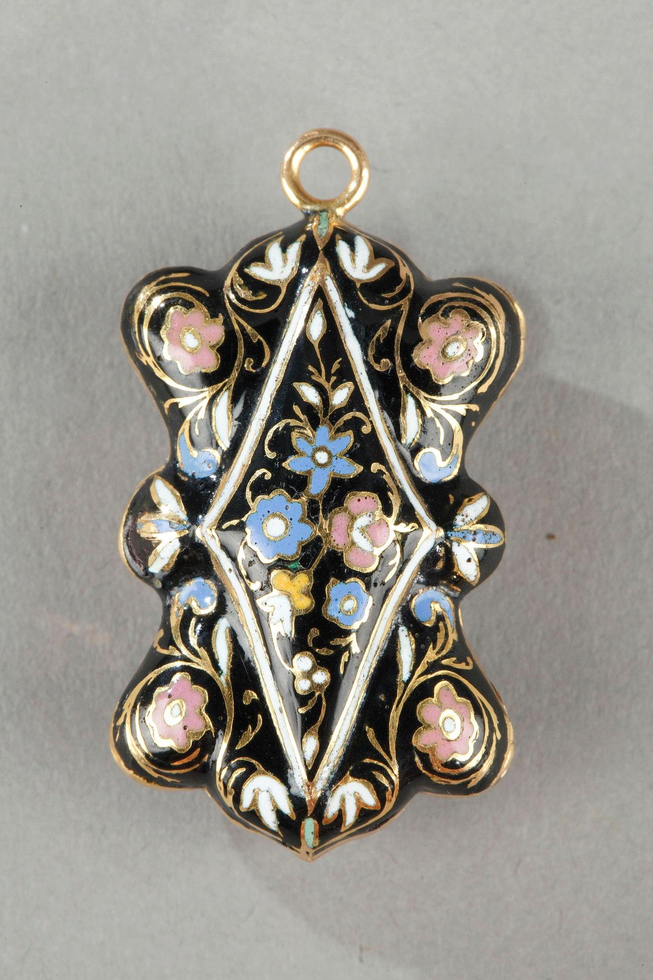 Multi-lobed, gold vinaigrette with black enamel embellished with a diamond shape. The hinged lid is decorated with enamel flowers in green, pink, and white. The vinaigrette opens to reveal an openwork grill that is intricately sculpted with a rose