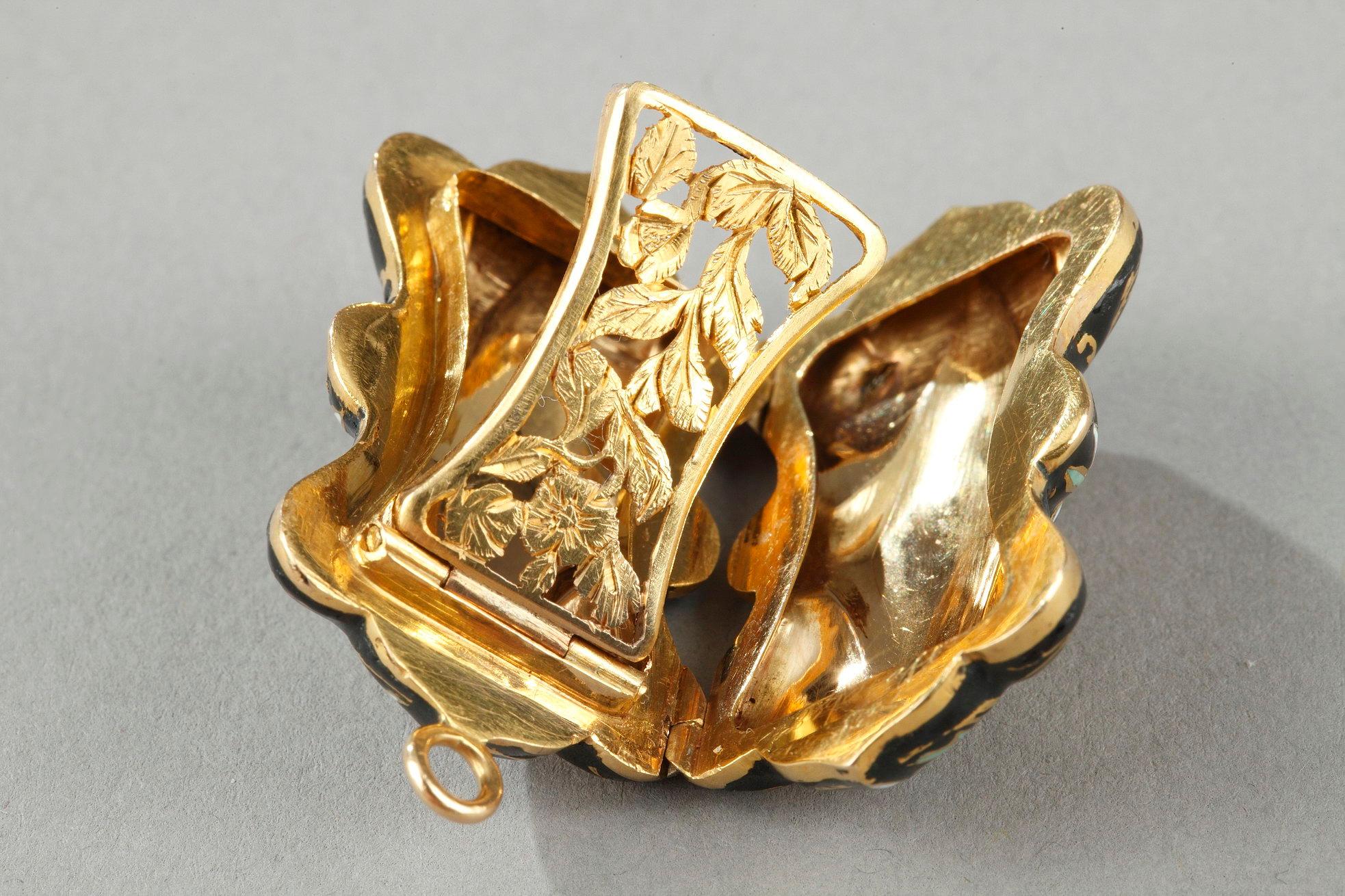 Gold and Enamel Vinaigrette, Mid-19th Century Work For Sale 3