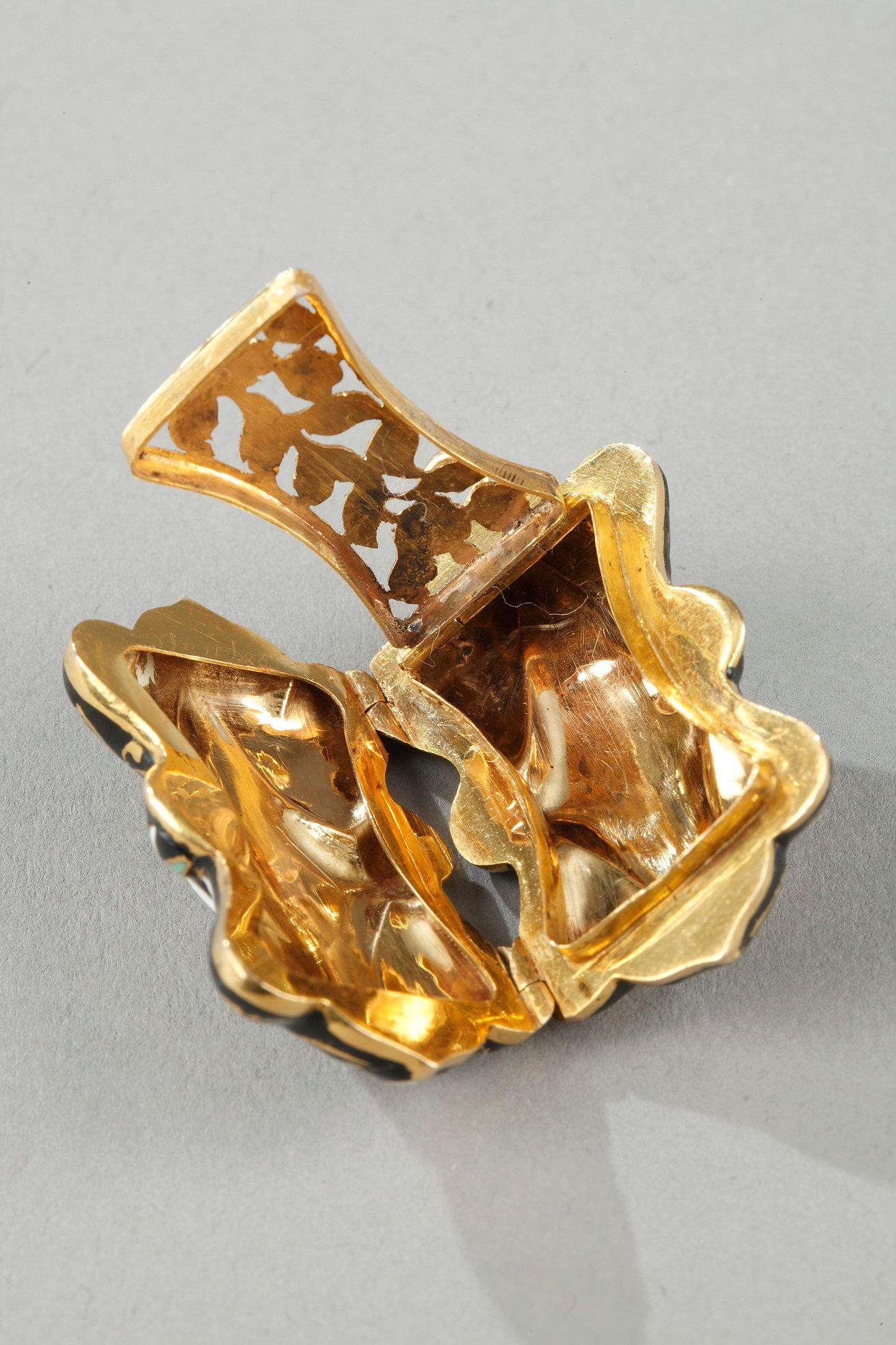 Gold and Enamel Vinaigrette, Mid-19th Century Work For Sale 4