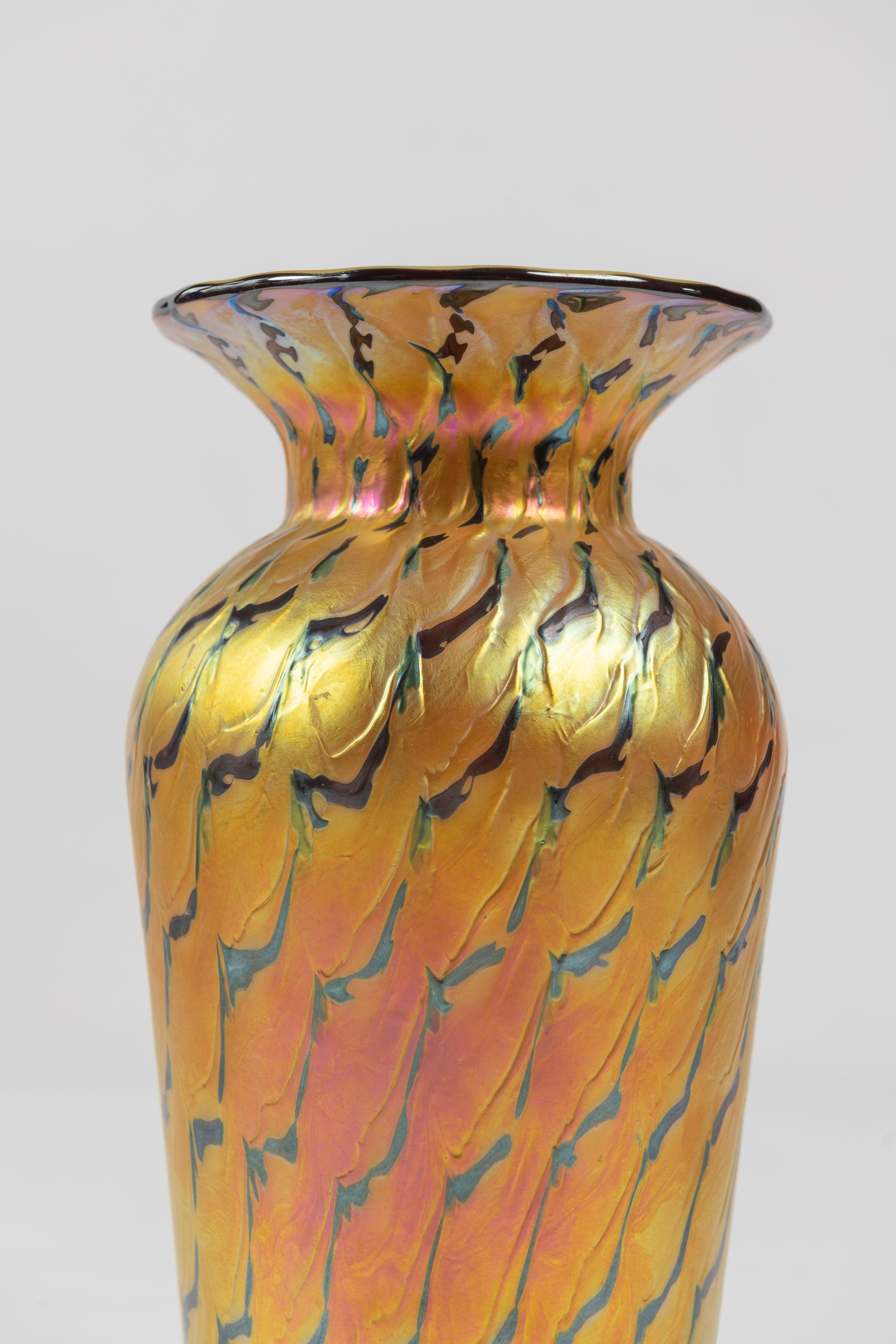 XXIe siècle et contemporain Vase en verre d'art irisé or et vert, Lundberg Studios of California, signé en vente