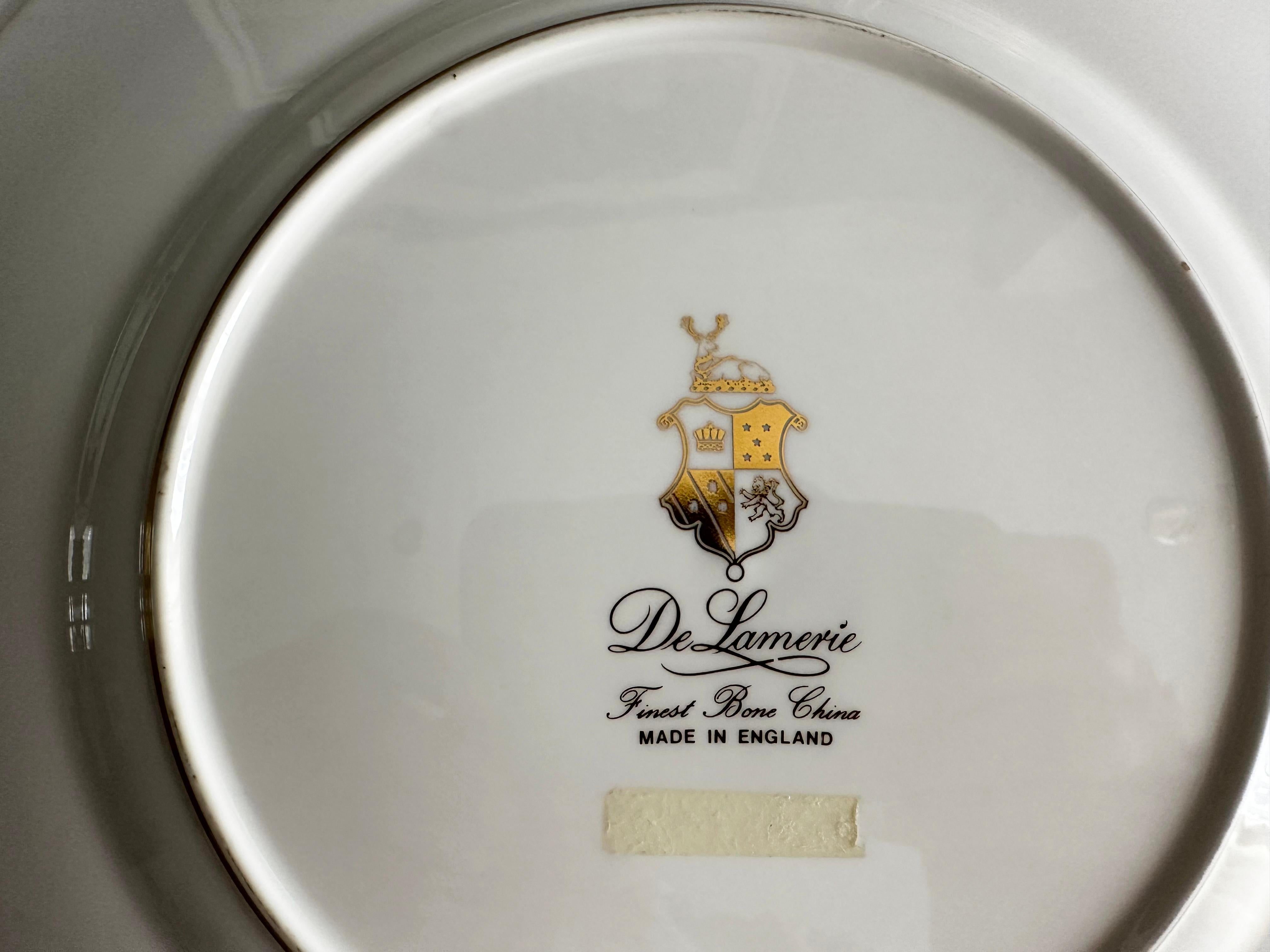 Plato decorativo dorado y verde de estilo barroco de De Lamerie en venta 2