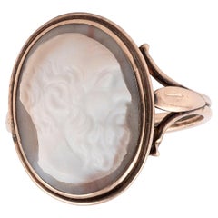 Cameo-Ring aus Gold und Hartstein