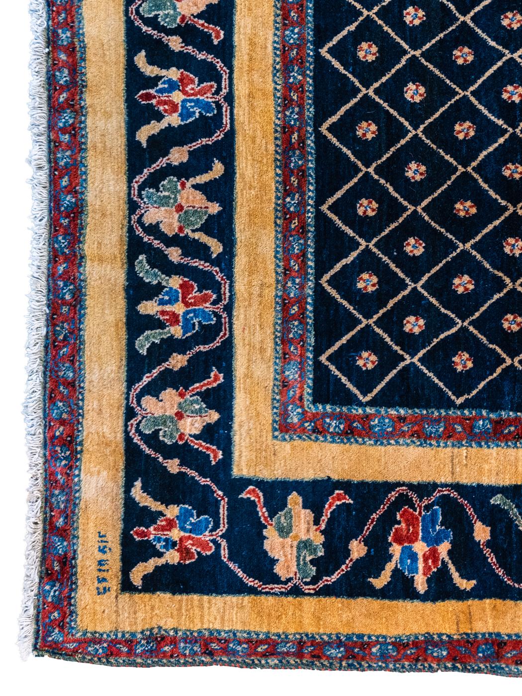 Laine Tapis persan Shekarloo or et indigo, laine, noué à la main, 7' x 9' en vente