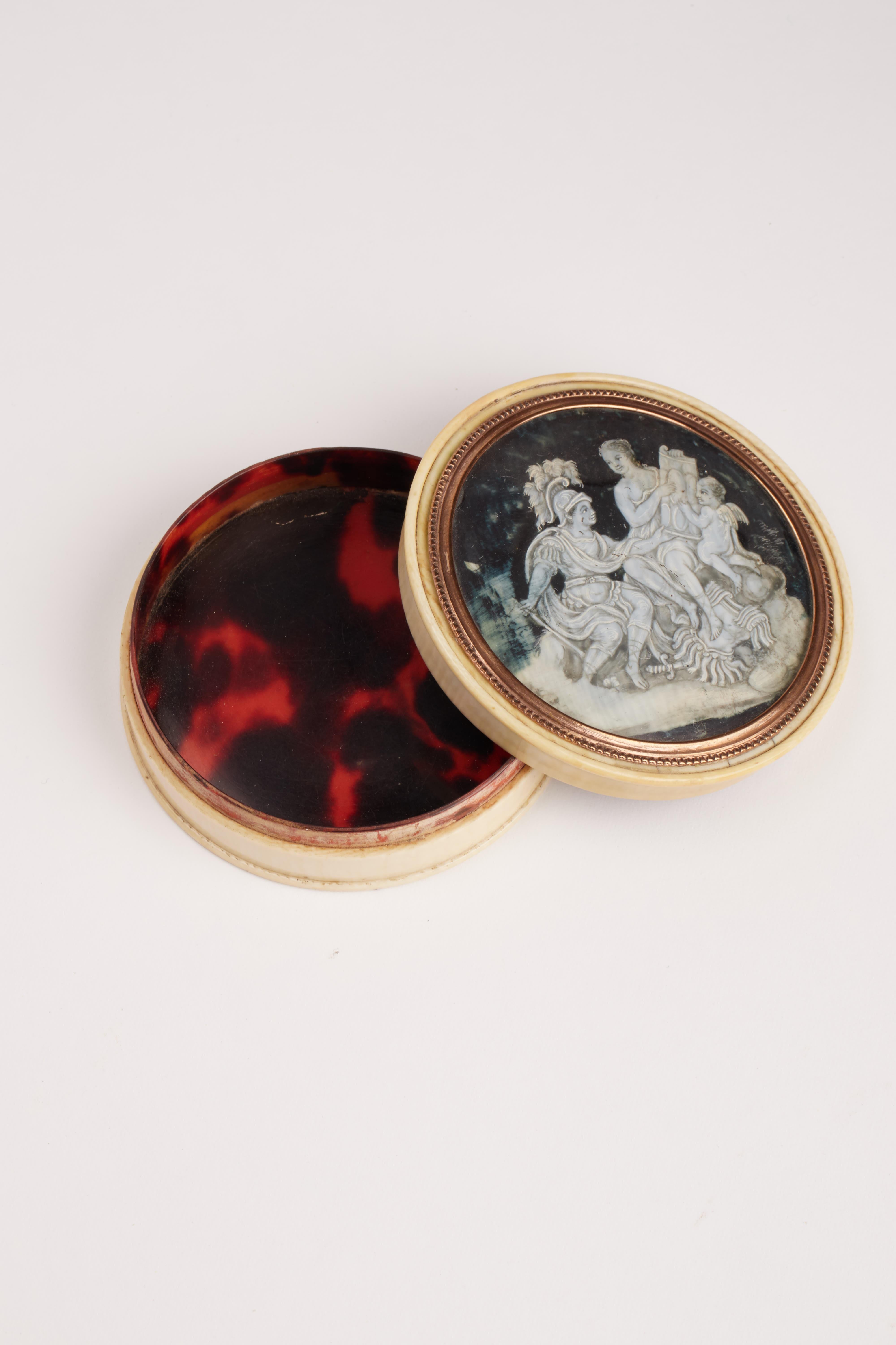 Gold- und Elfenbein-Schnupftabakdose mit der Darstellung von Mars, Venus und Amor, Frankreich 1750.  im Angebot 6