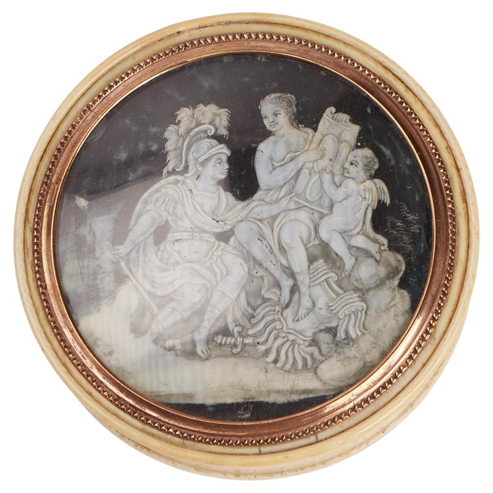 Gold- und Elfenbein-Schnupftabakdose mit der Darstellung von Mars, Venus und Amor, Frankreich 1750.  im Angebot