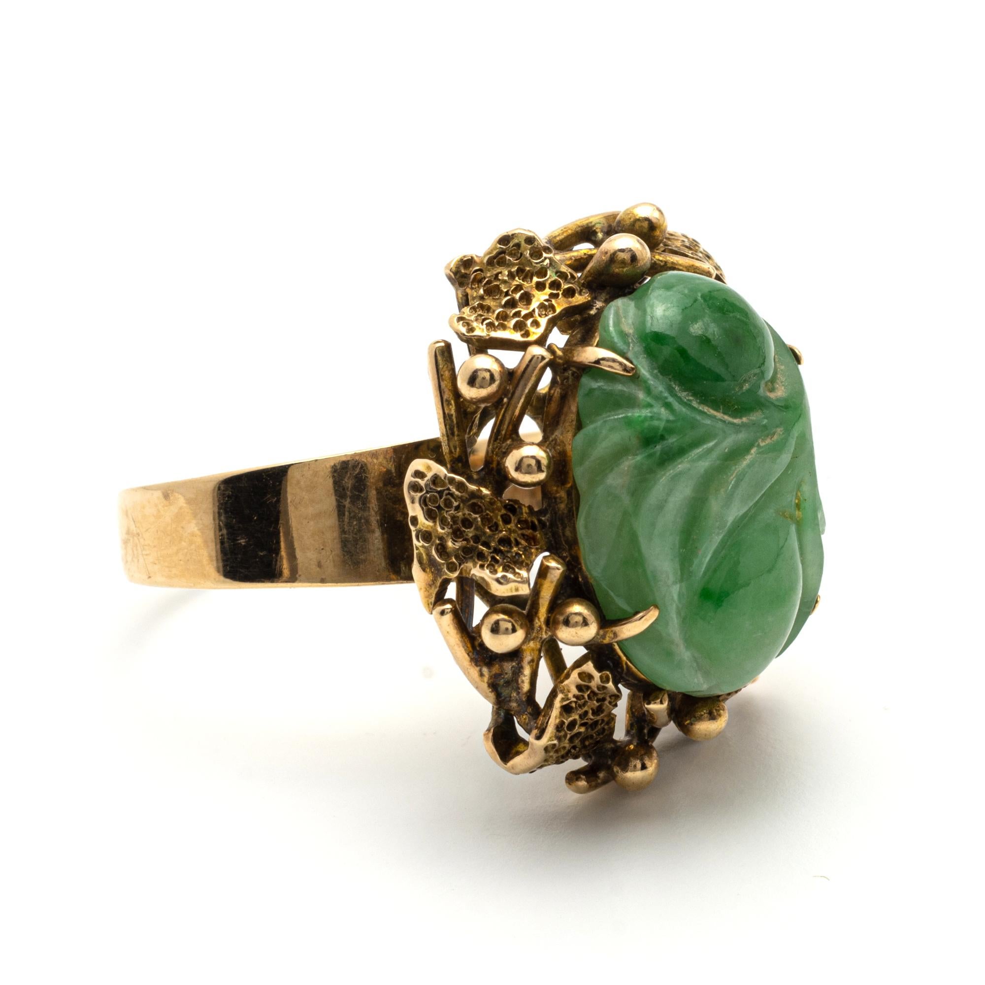 
Gold and Jade Ring
Set at the center with carved jade of foliate motif, mounted in yellow gold, size 8
