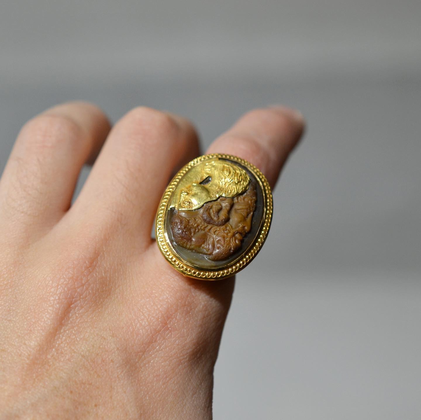 Oval Cut Gold and Large Agate Gryllus Cameo Ring