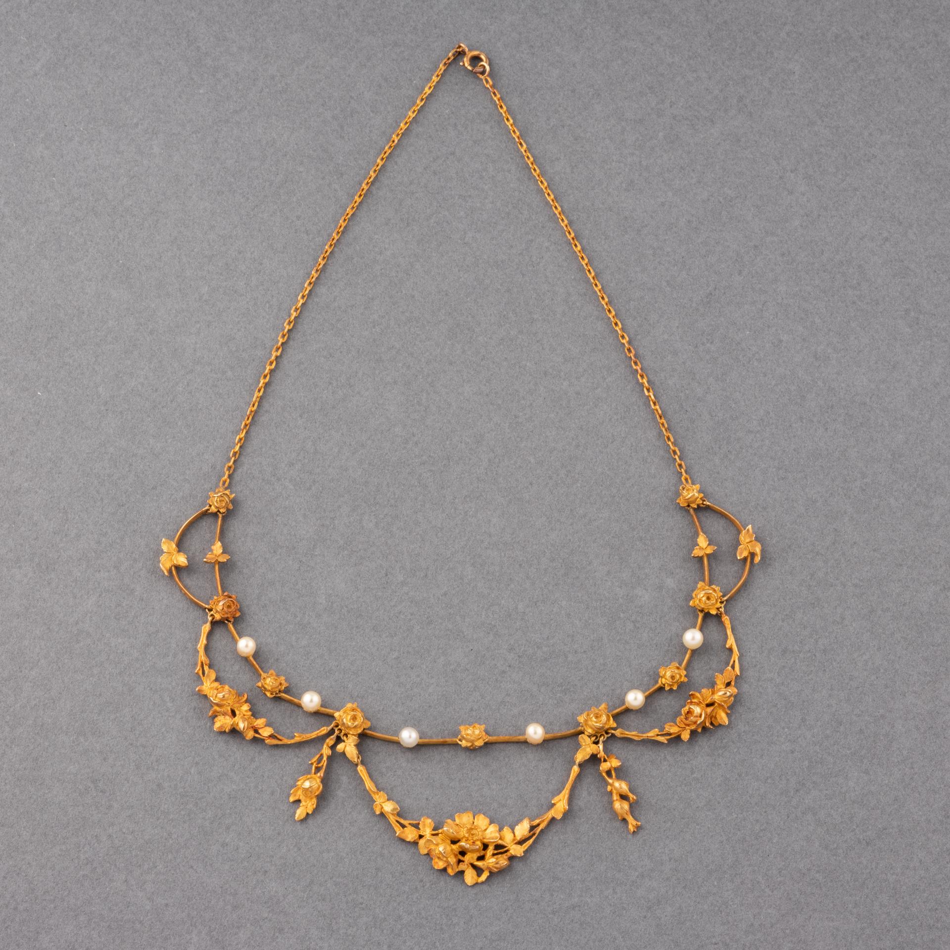 A lovely antique necklace, made in France circa 1900 by C Louchet PARIS.
Made in yellow gold 18k and set with natural pearls. French hallmarks for gold 18K.
The length is 41 cm or 16.4 inches.
Weight: 29.80  grams