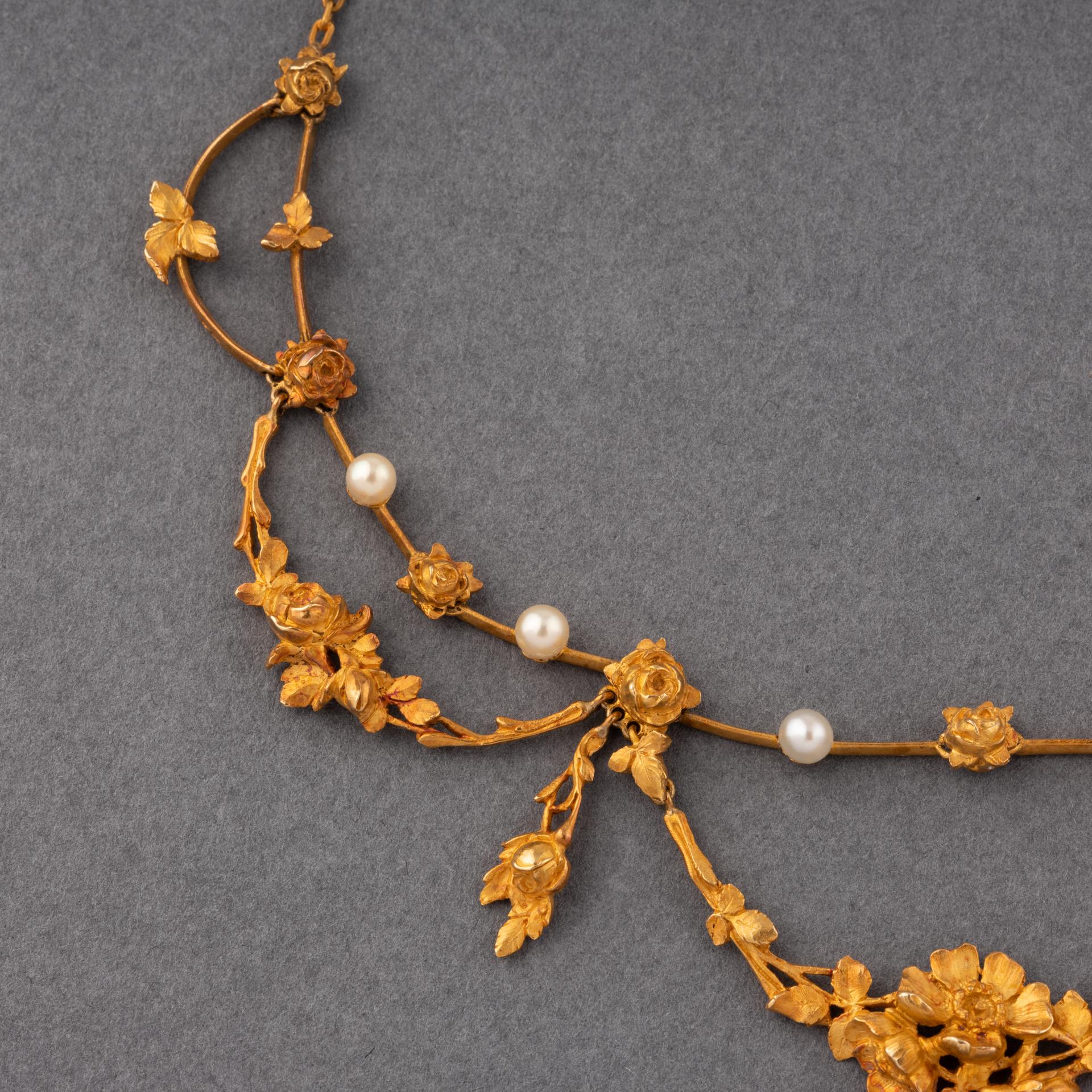 Round Cut Gold and Natural Pearls French Antique Necklace For Sale